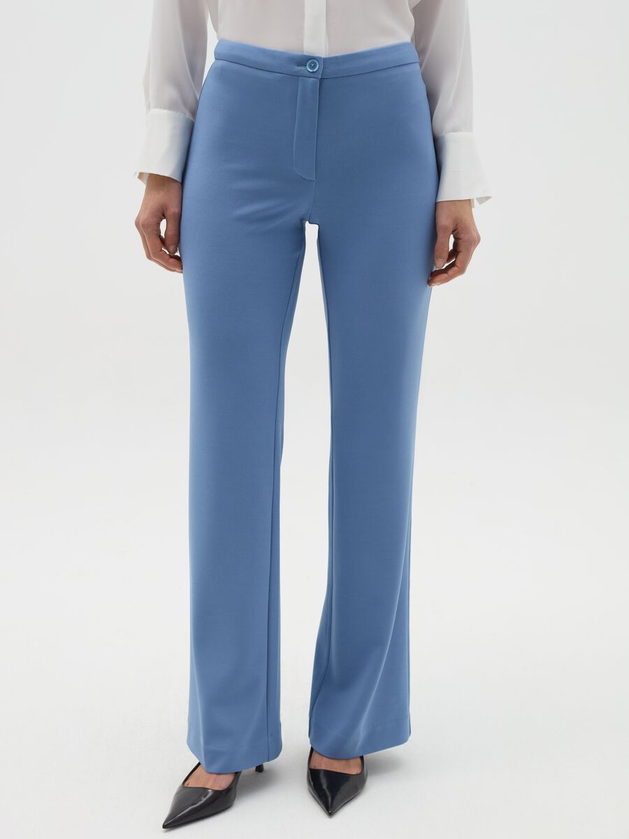 Solid colour flare-fit trousers_1