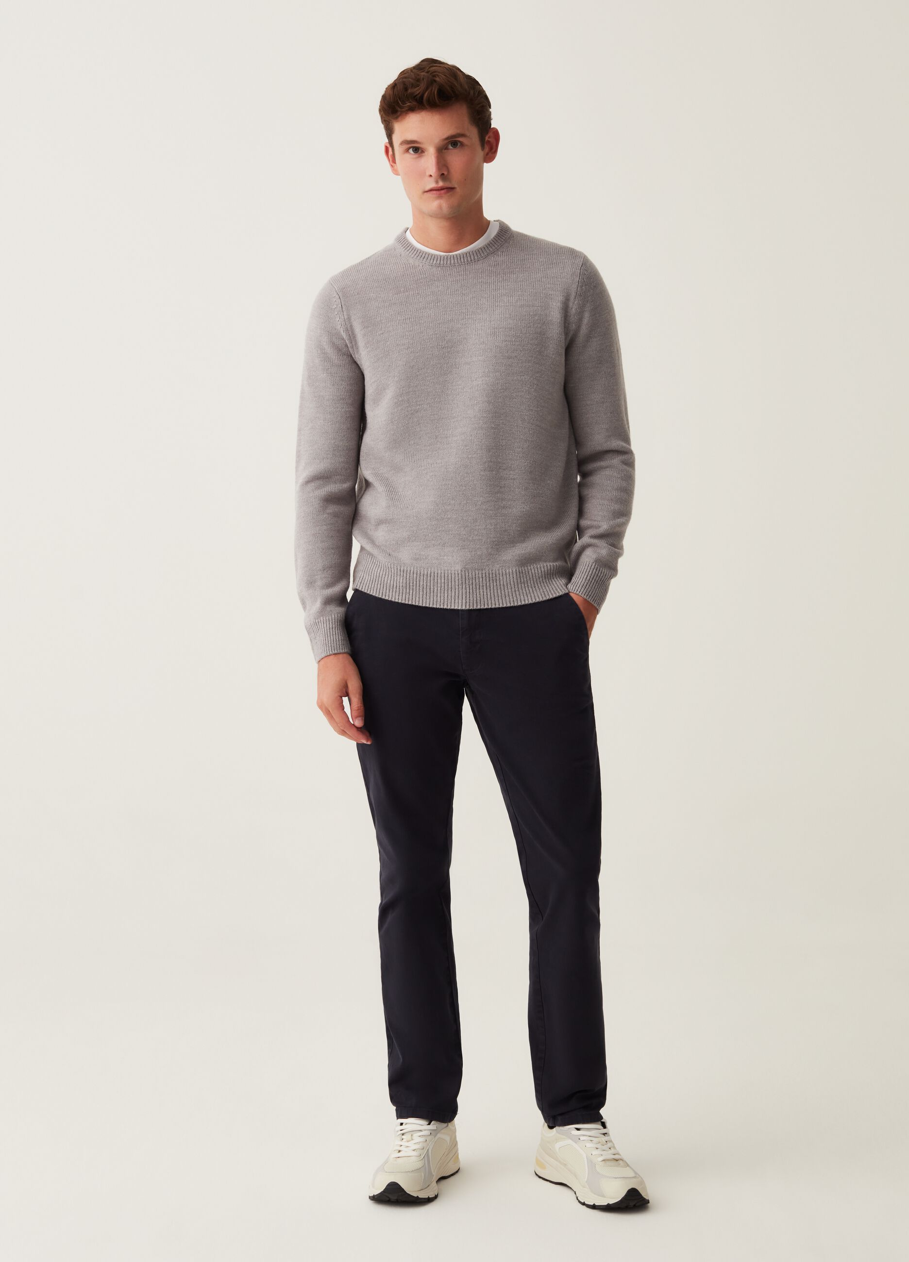 Pantaloni chino stretch tinta unita