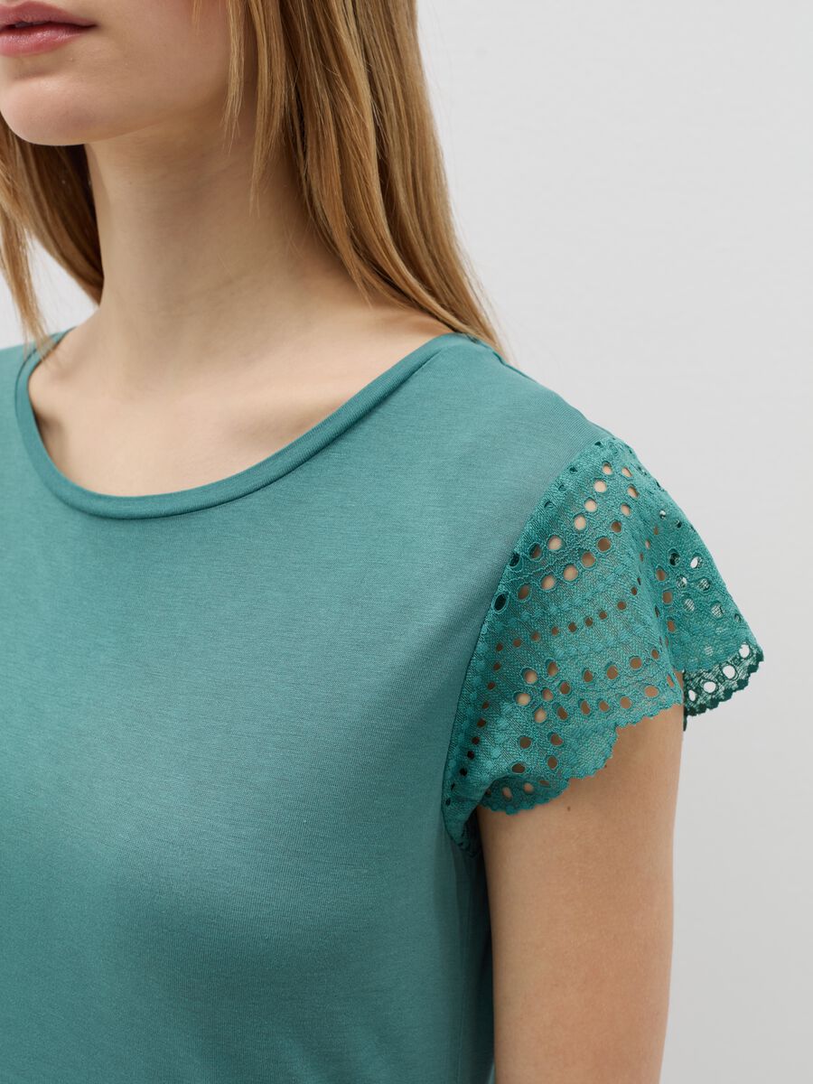 Pyjama top with broderie anglaise sleeves_2