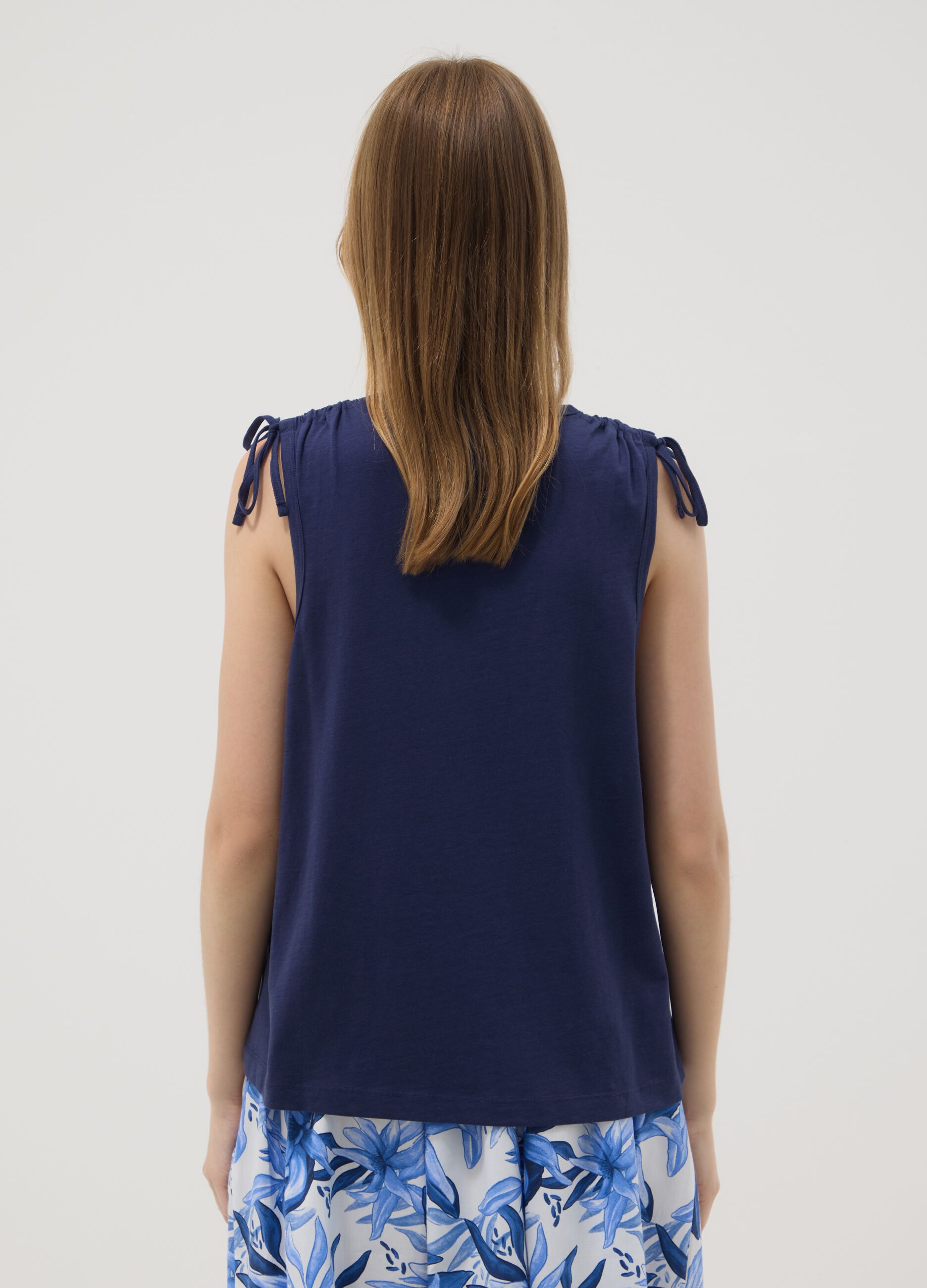Tank top blu in puro cotone con laccetti sulle spalle