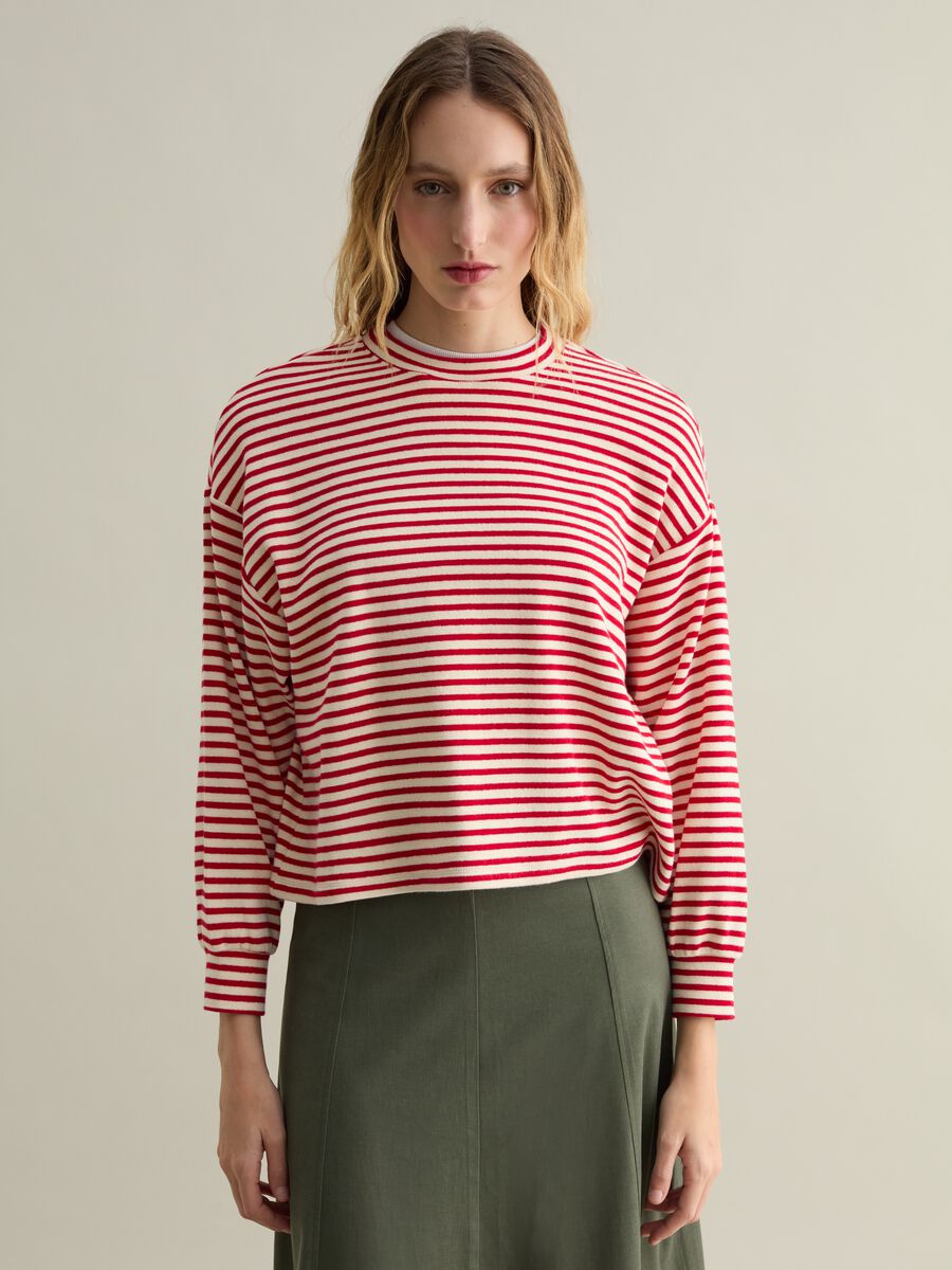 Sweatshirt with thin stripes_0