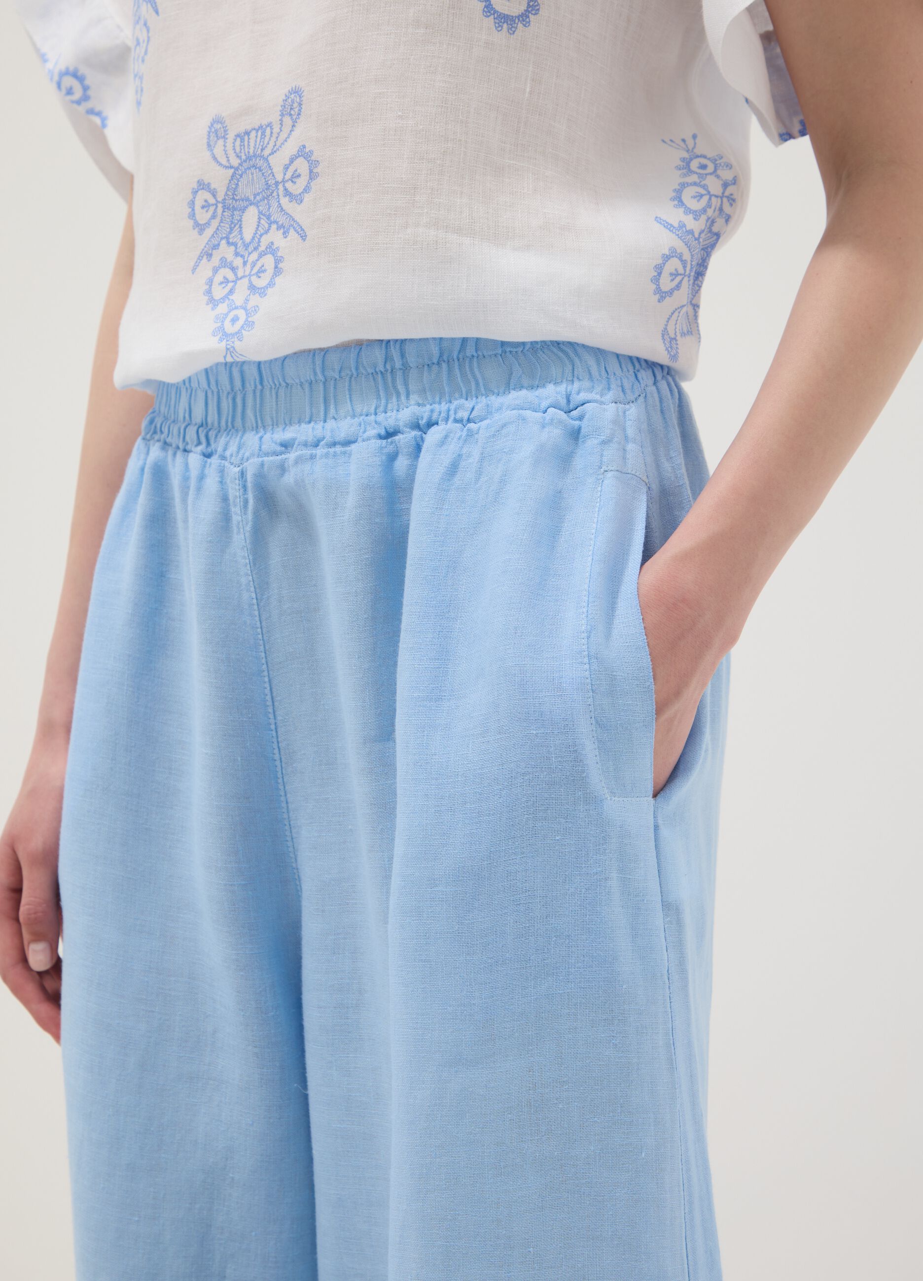 Light blue pure linen wide-leg trousers with a regular fit