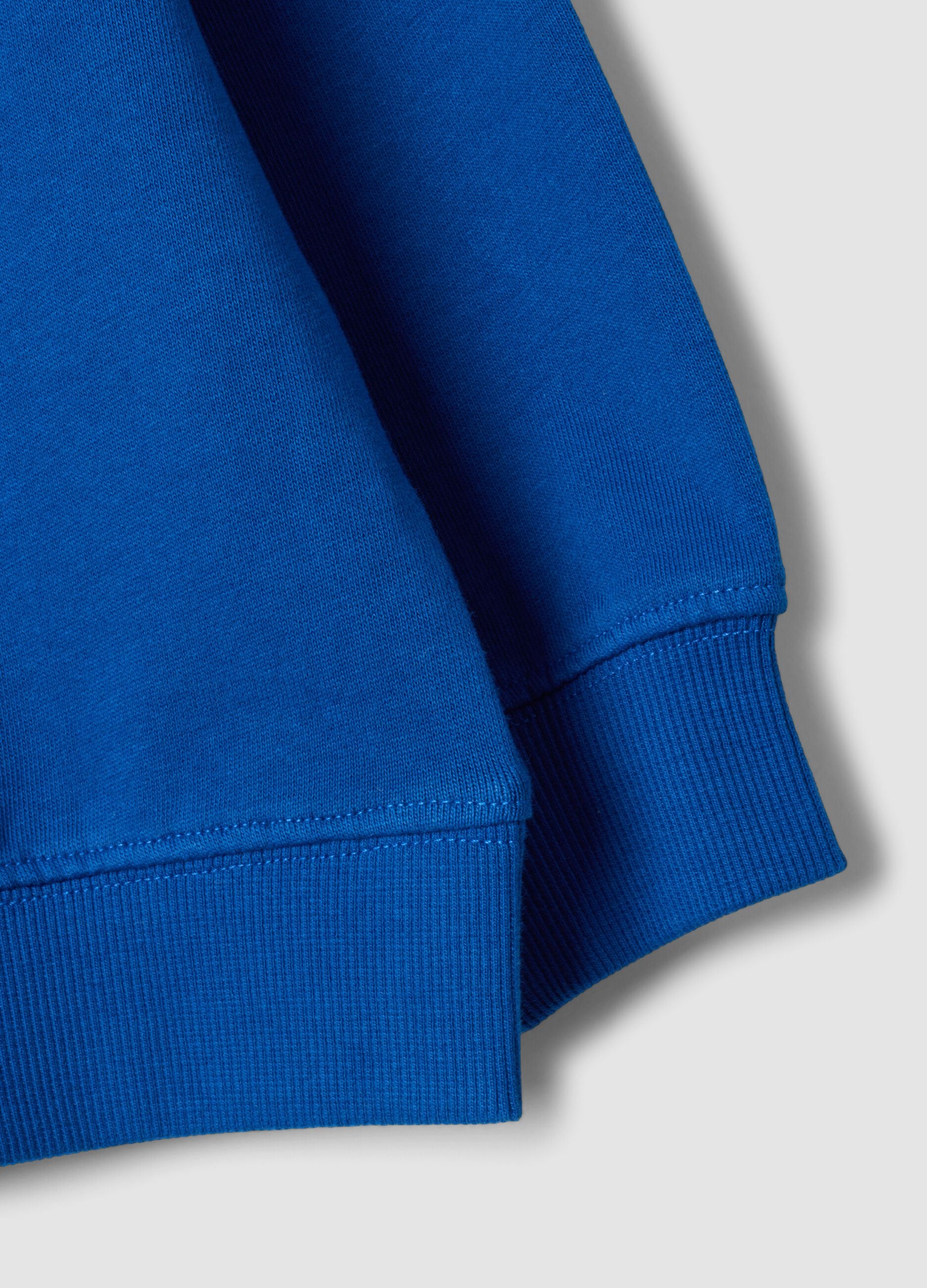 Blue relaxed-fit sweatshirt in 100% organic cotton with print for boys