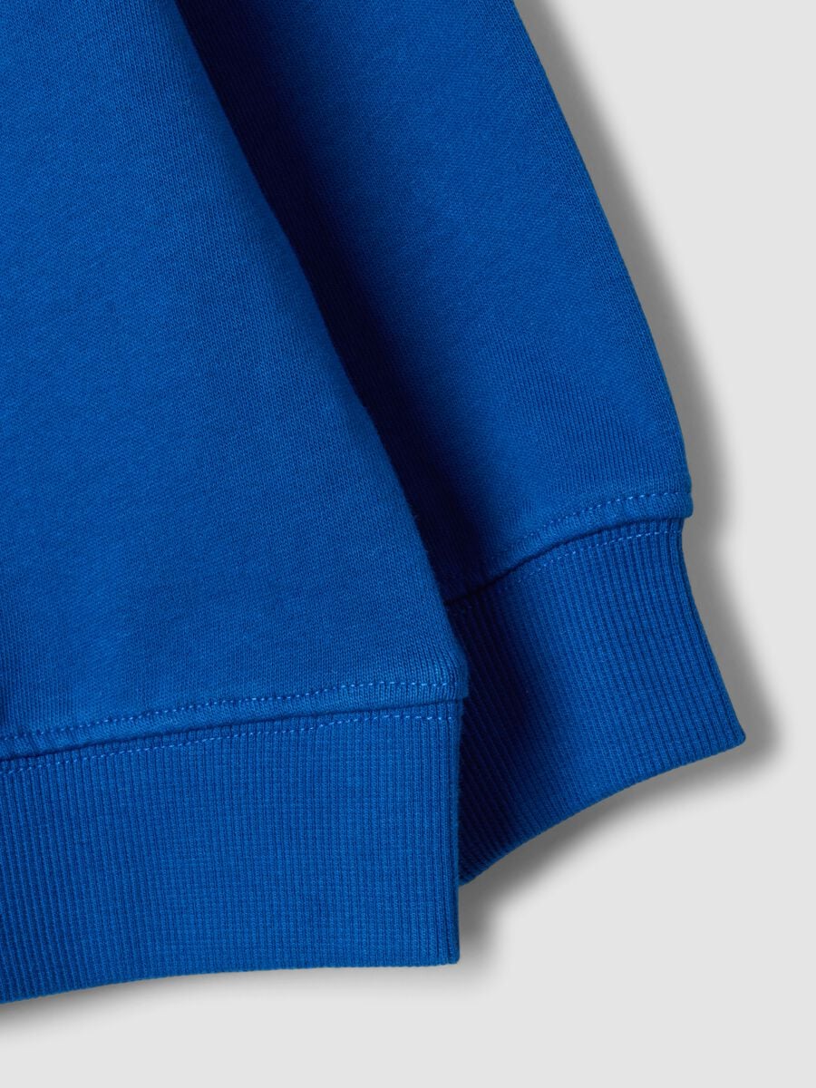 Blue relaxed-fit sweatshirt in 100% organic cotton with print for boys_3