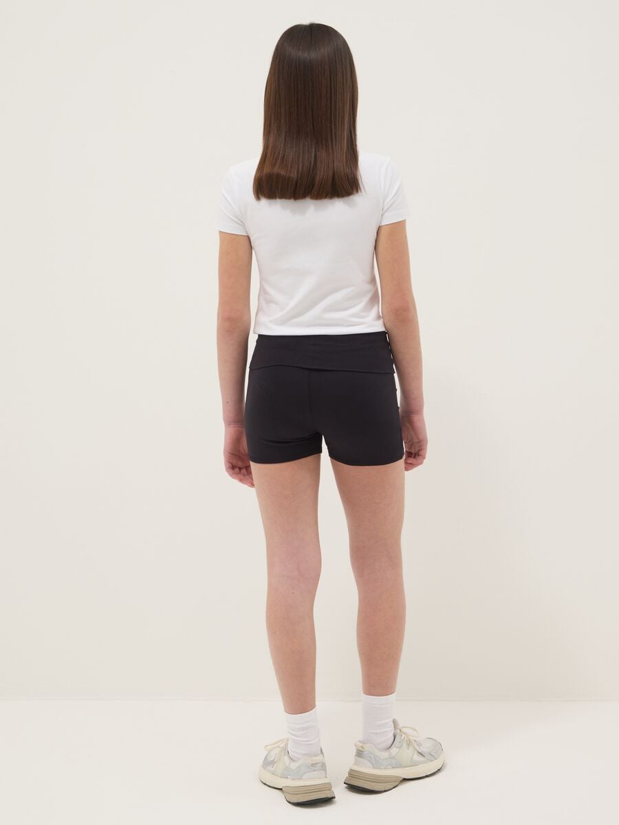 Girls&rsquo; slim-fit black stretch organic cotton shorts_1