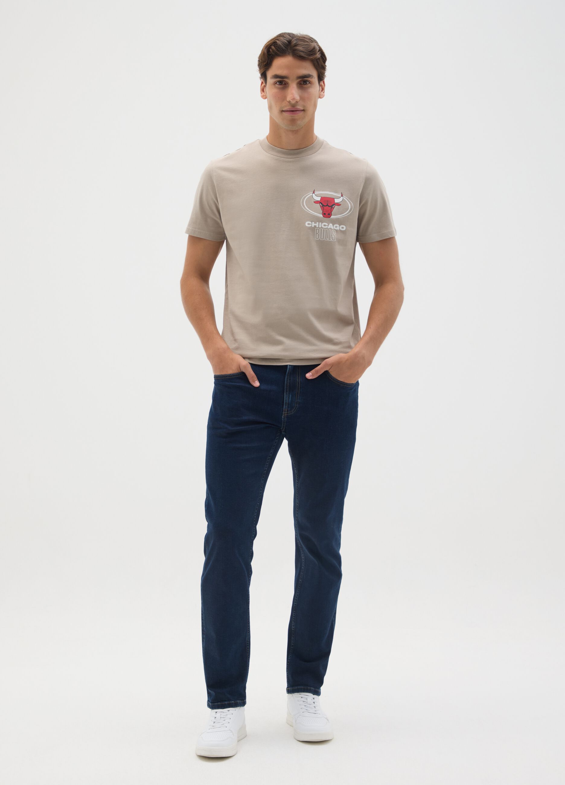 T-shirt in puro cotone beige con stampa Chicago Bulls