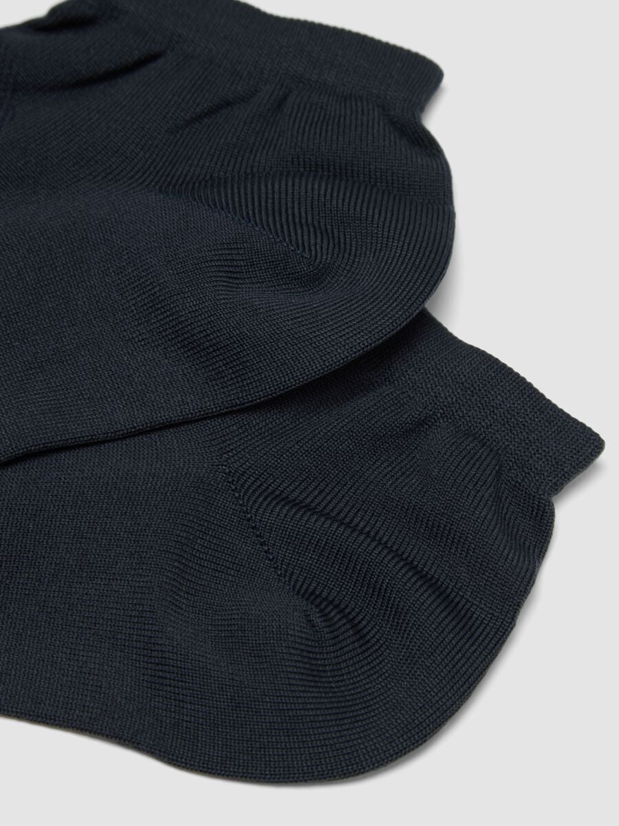 Navy ankle sports socks in stretch fabric_2