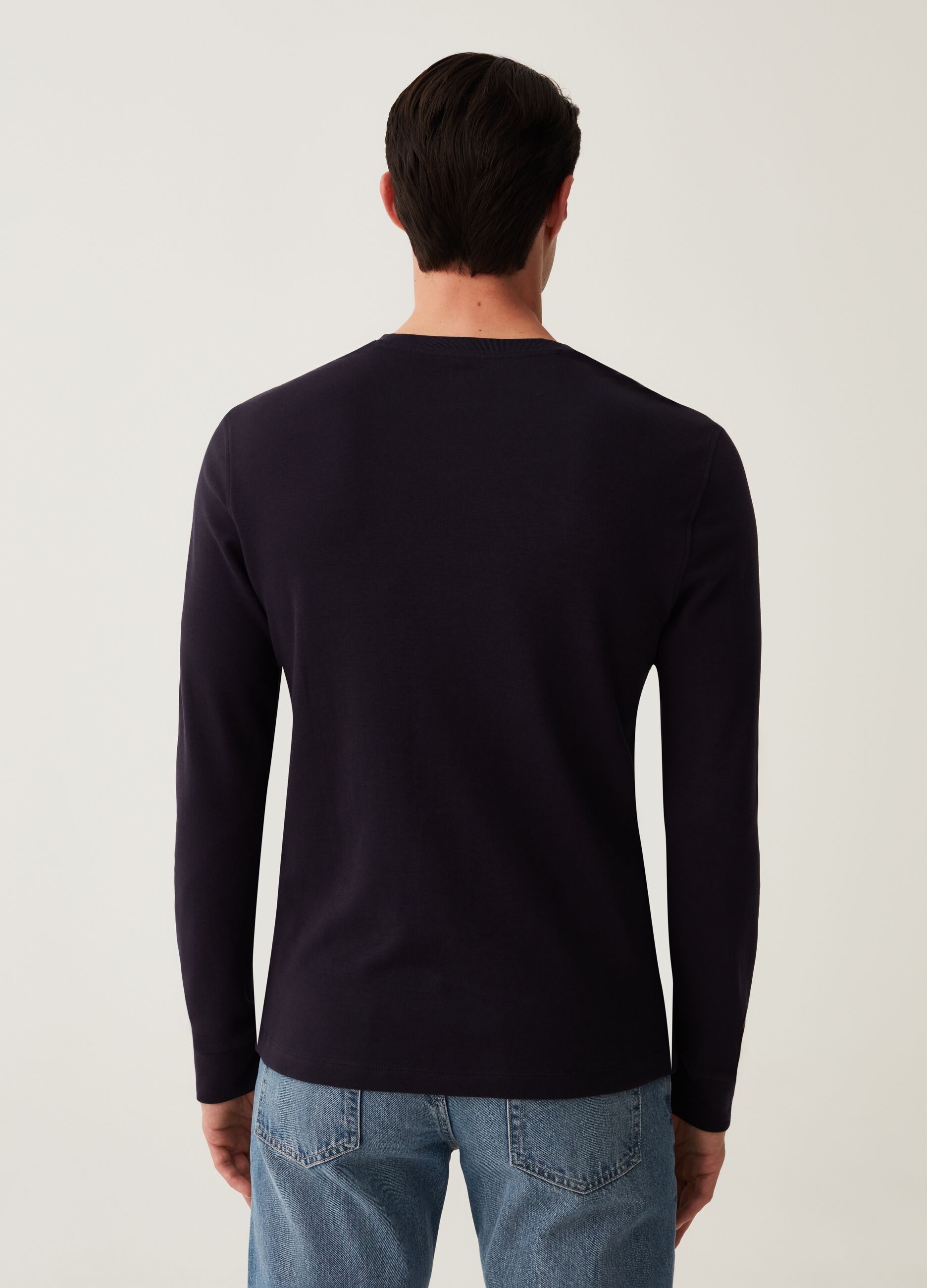 T-shirt a maniche lunghe con scollo a V