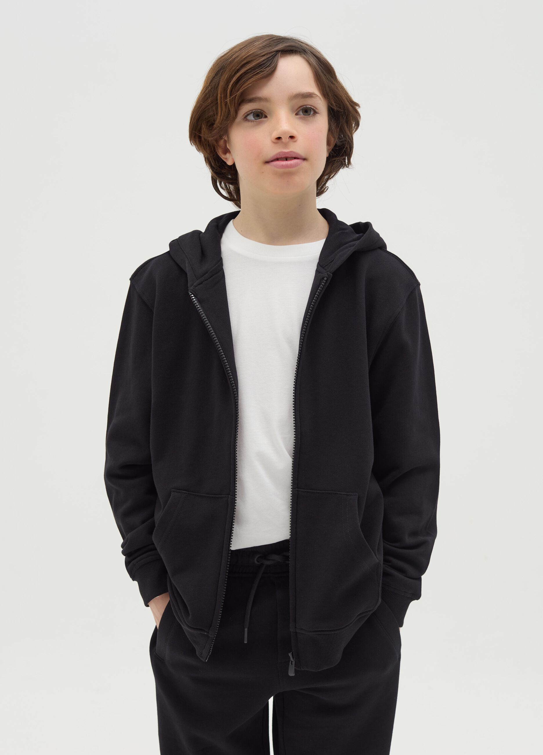 Full-zip Essential con cappuccio e tasche