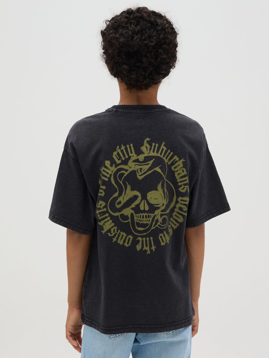 Boys’ black over-fit T-shirt in 100% cotton with graphic print_1