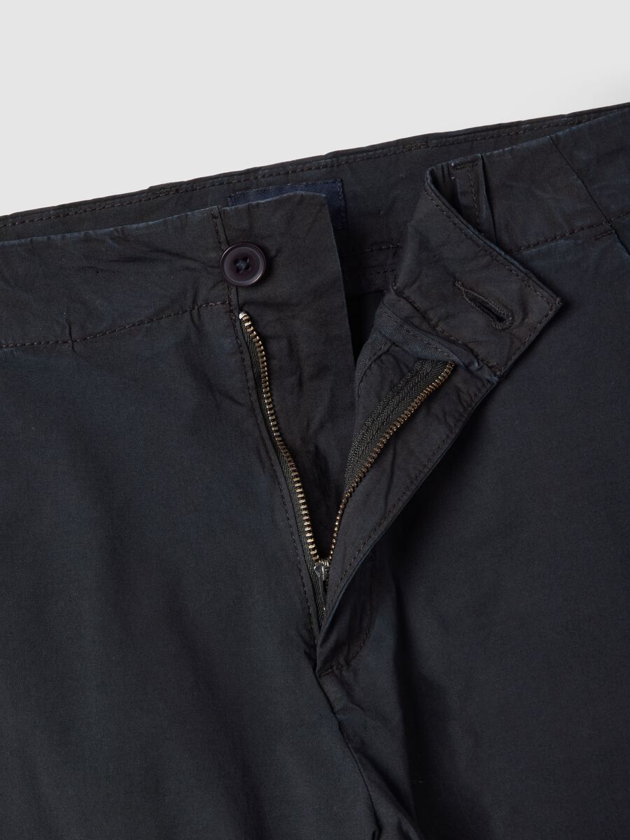 Pantaloni chino in cotone elasticizzato nero slim fit_1