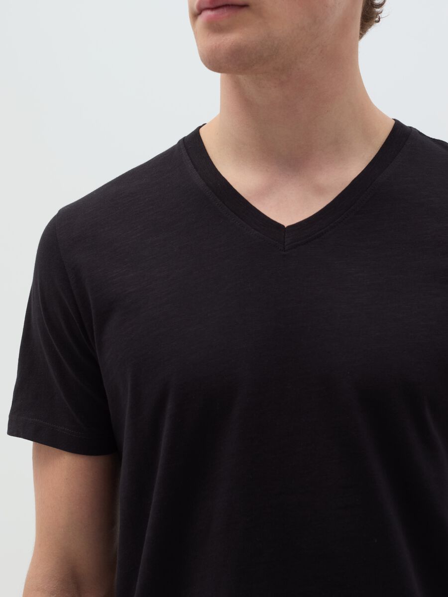 Slub cotton T-shirt with V neck_2