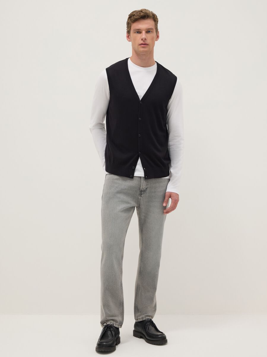 Grey denim cotton blend carrot fit jeans_0