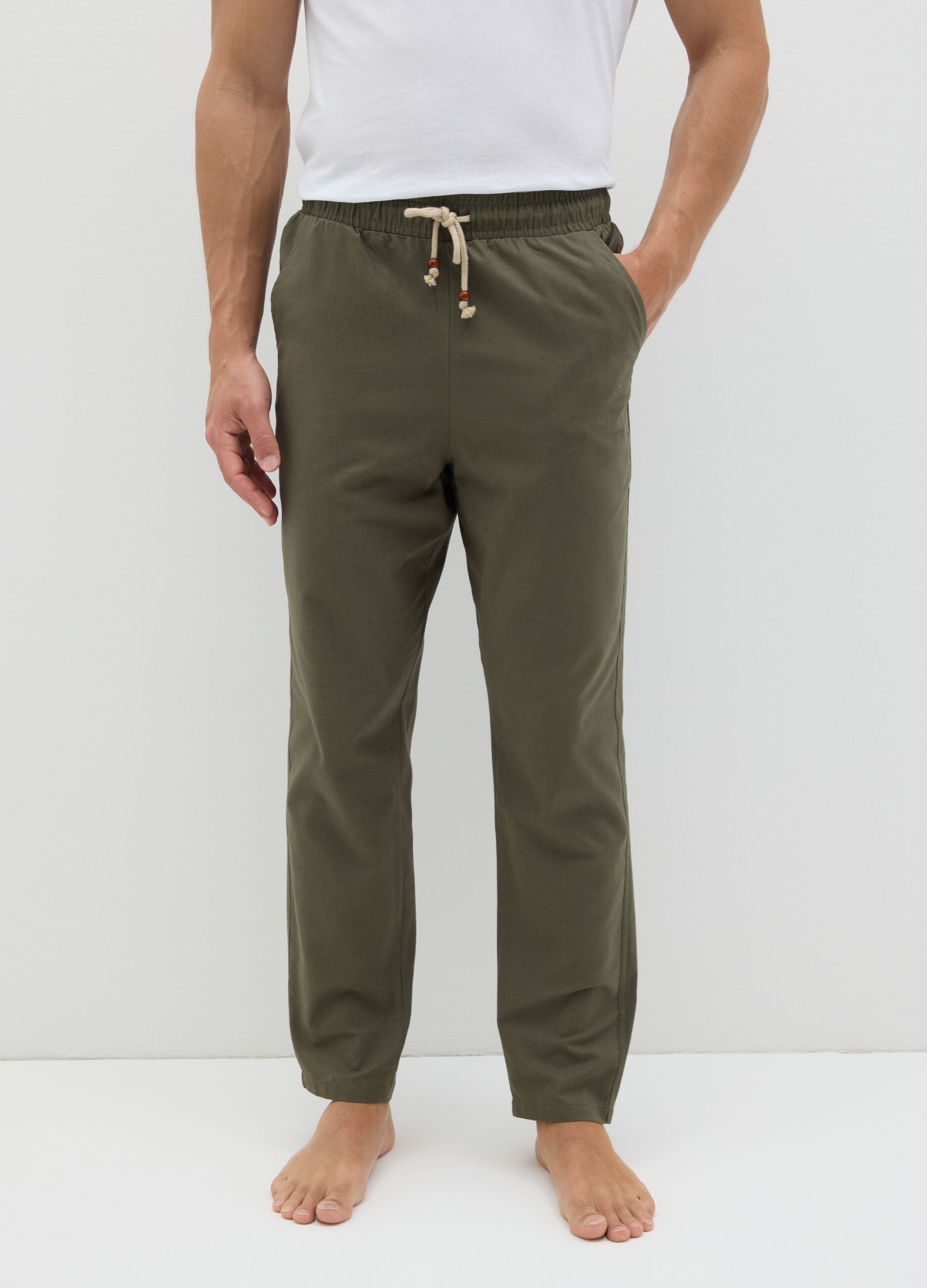 Men's green regular fit cotton blend trousers