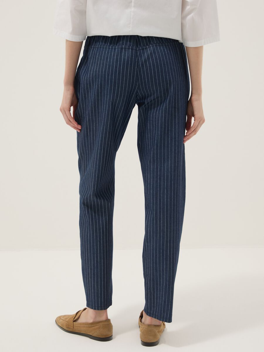 Pantaloni blu a righe in puro cotone_2