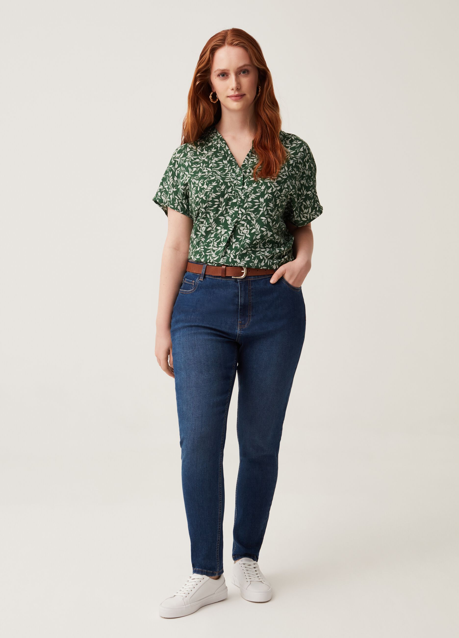 Curvy skinny-fit jeans with five pockets
