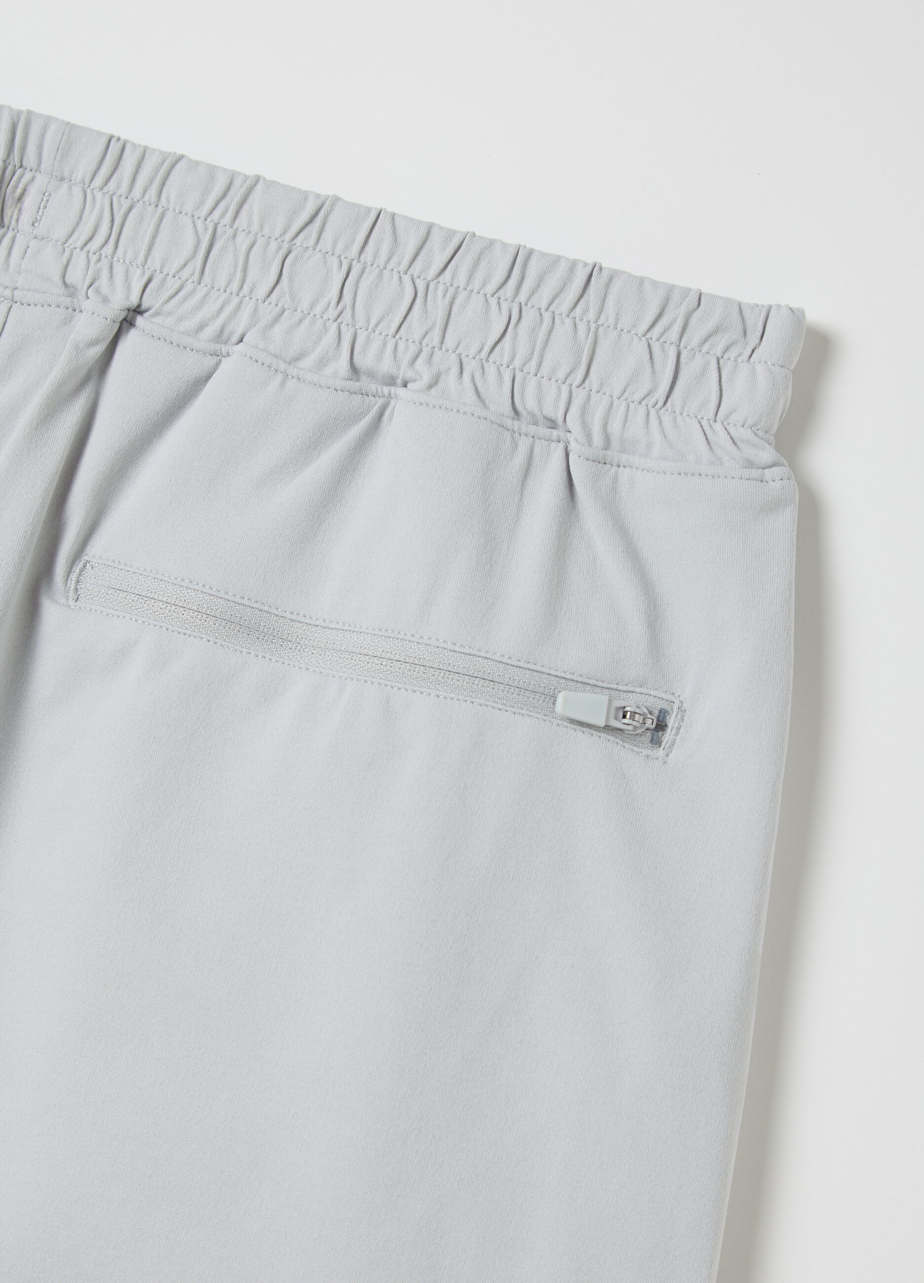 Grey Bermuda joggers in stretch fabric