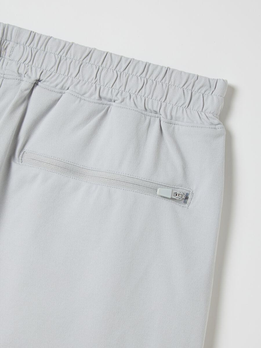 Grey Bermuda joggers in stretch fabric_5