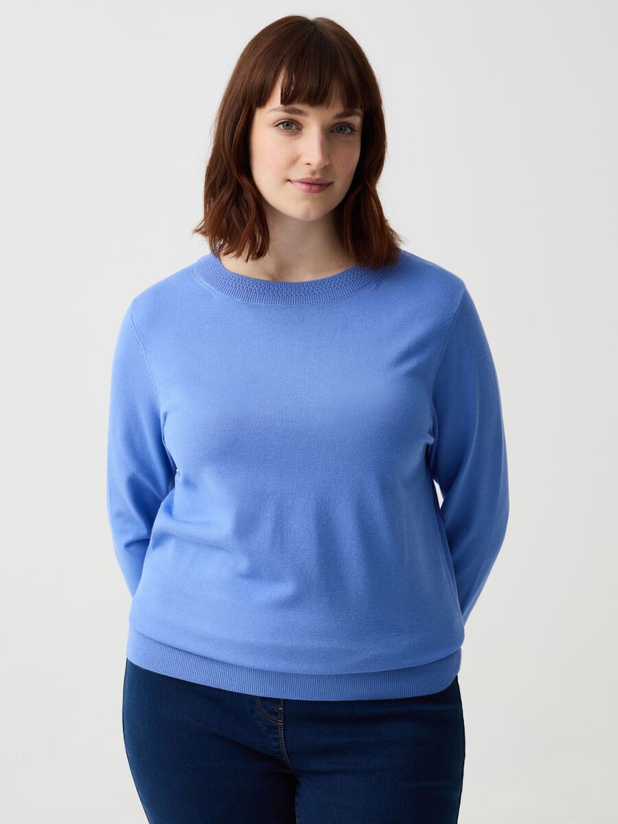Curvy pullover with round neck_0