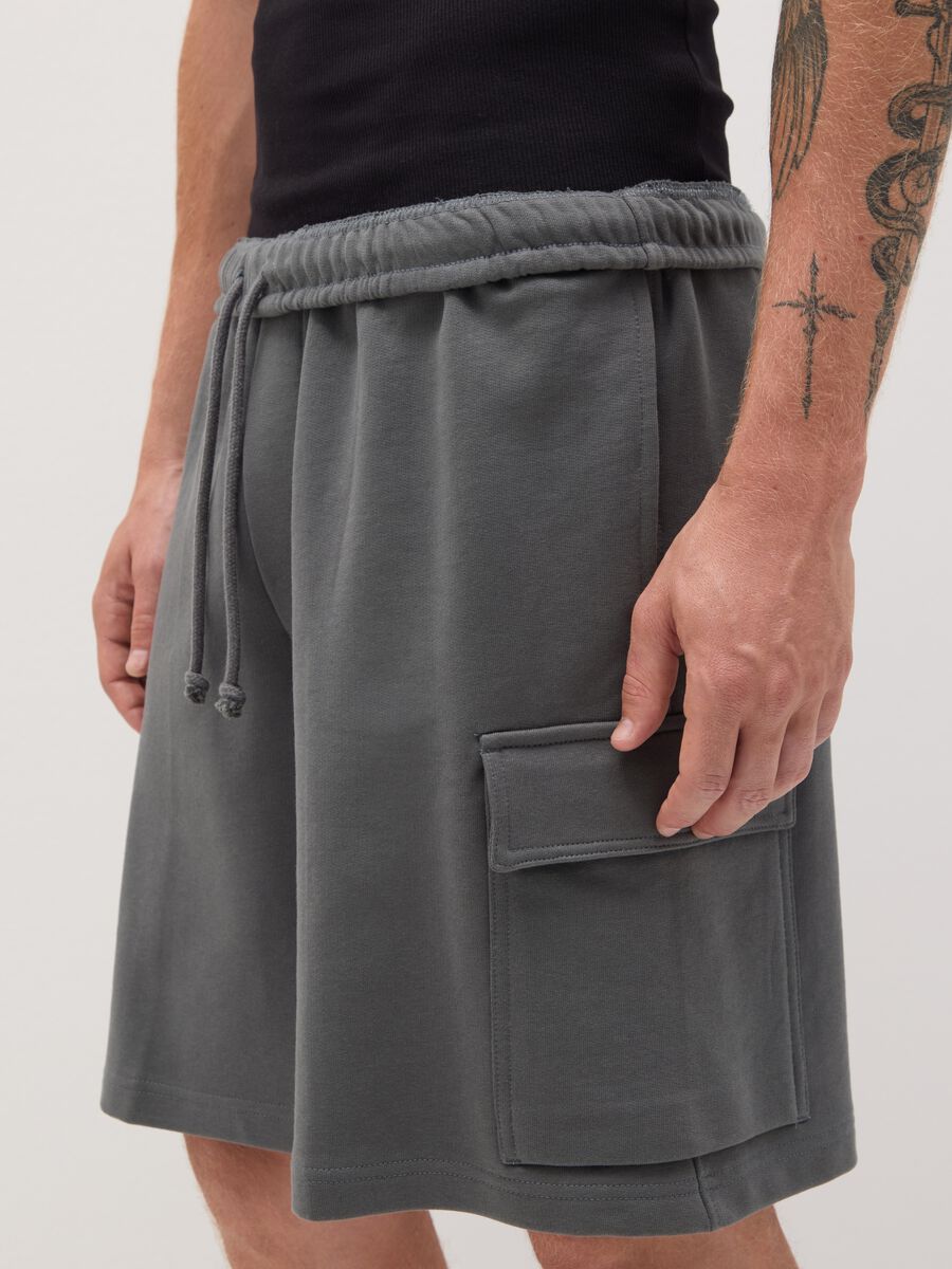 Cargo Bermuda shorts in fleece_2