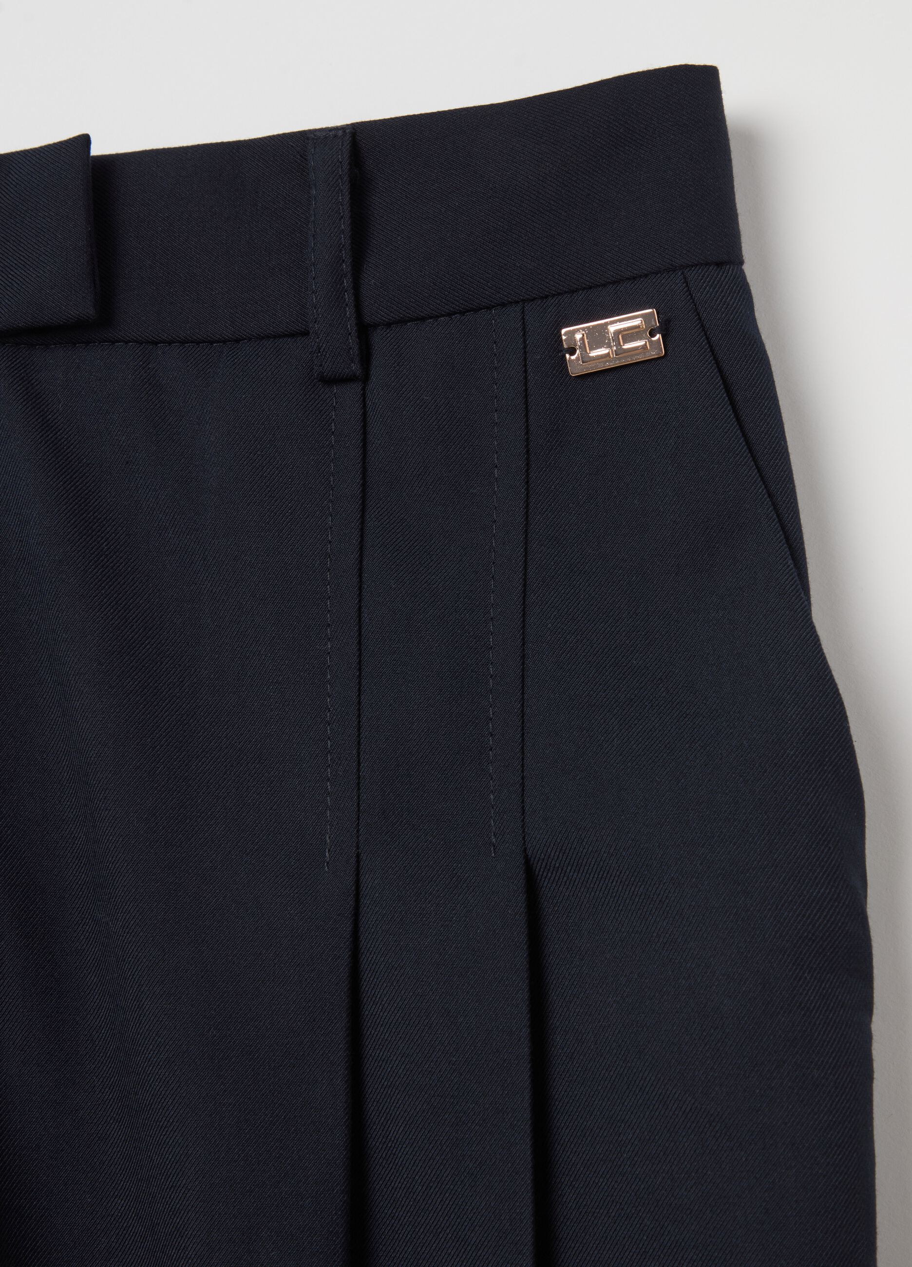 Pantalone cropped a gamba larga con pinces
