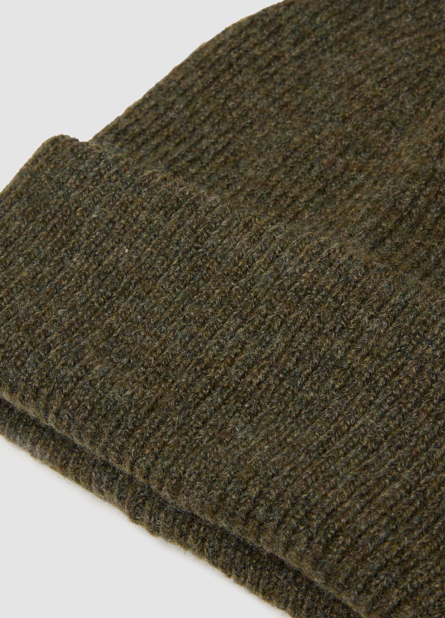 Berretto marrone khaki in tessuto elasticizzato