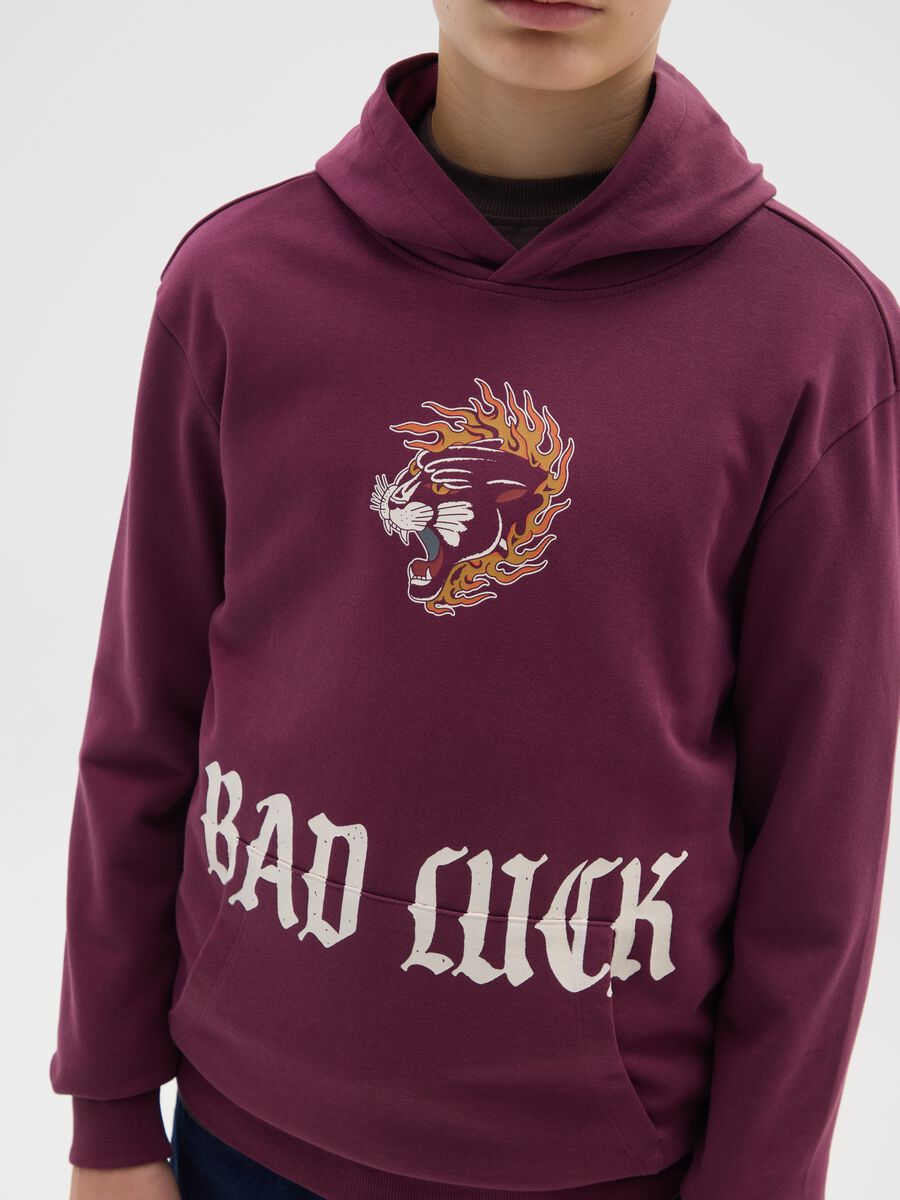 Felpa da ragazzo in puro cotone rossa regular fit con cappuccio_2