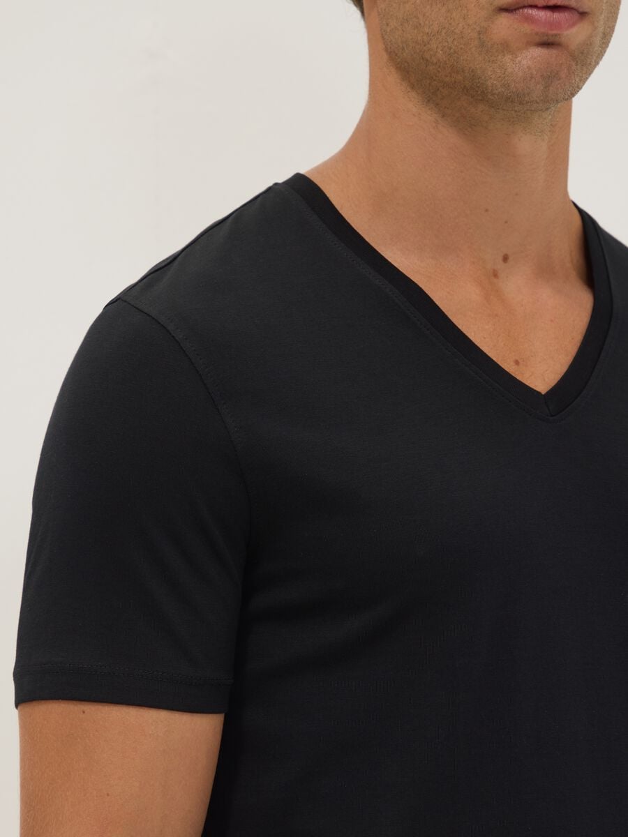 Black Supima cotton V-neck T-shirt, regular fit_2