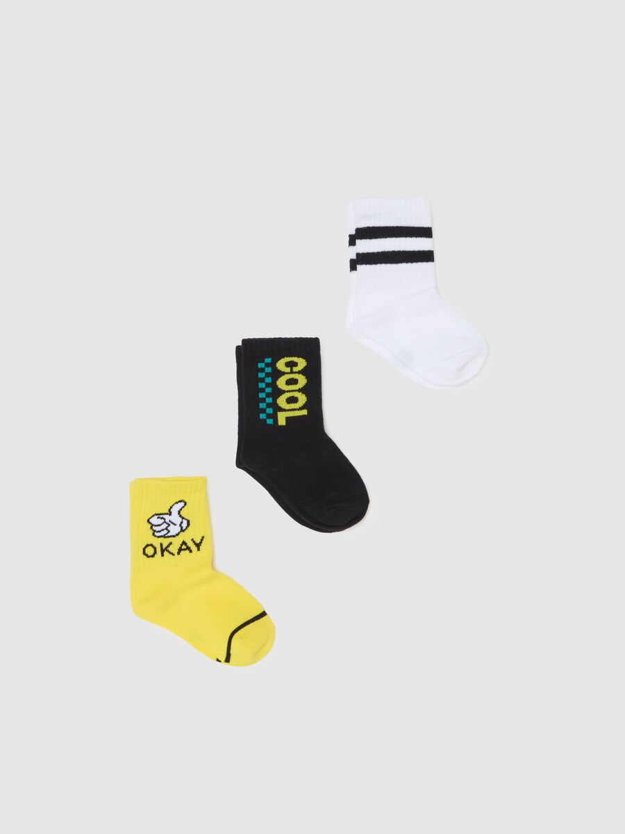 Three-pair pack tennis socks with okay design_0
