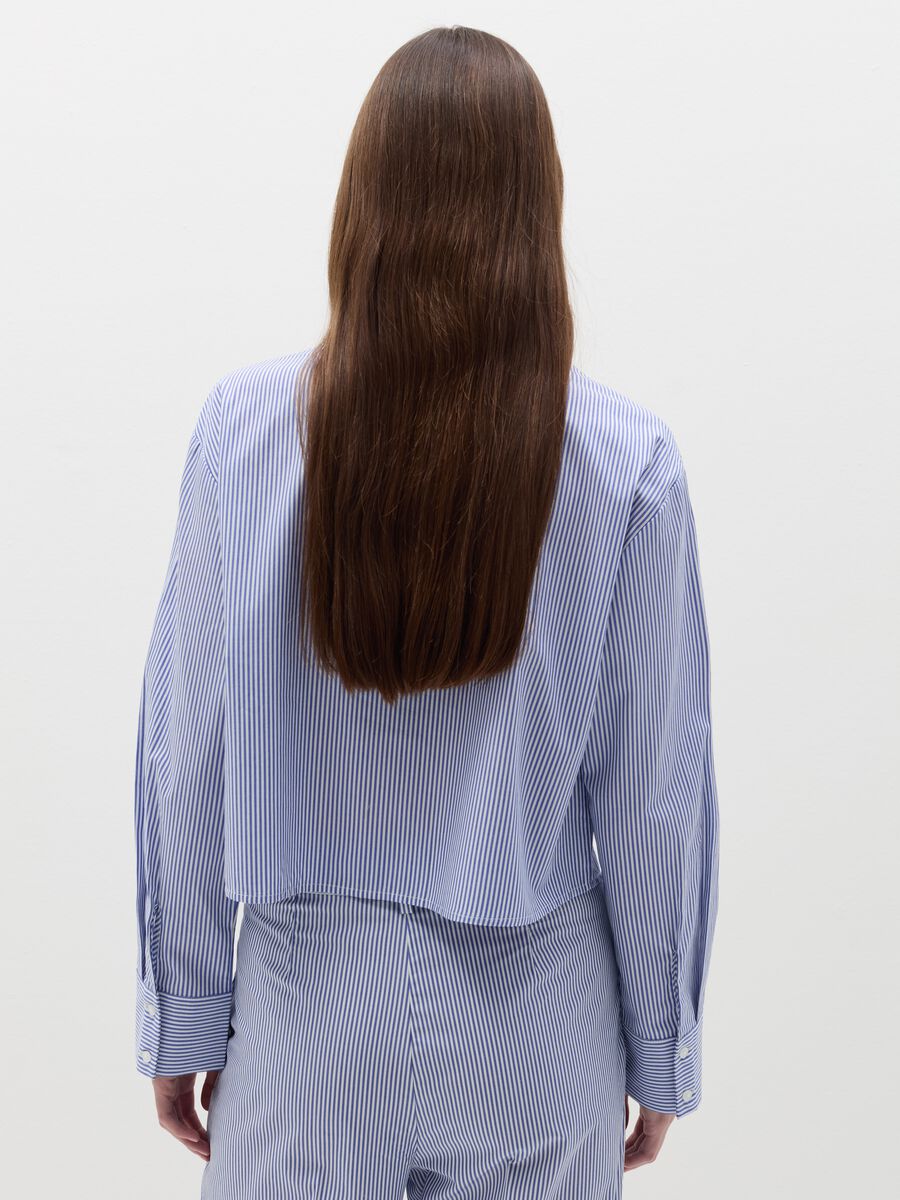 Boxy-fit shirt with thin stripes_3