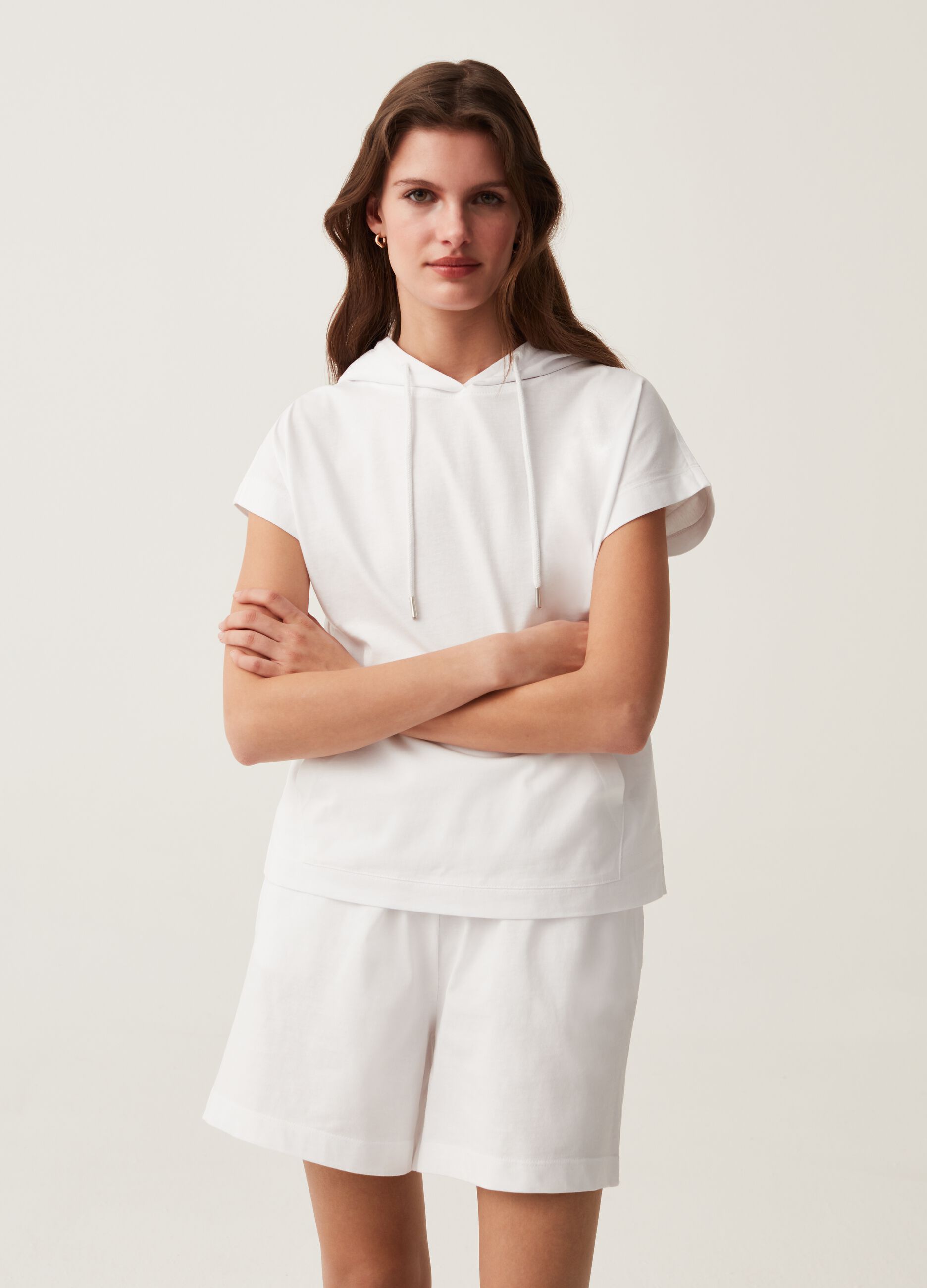 Maglia Fitness boxy fit con cappuccio_0