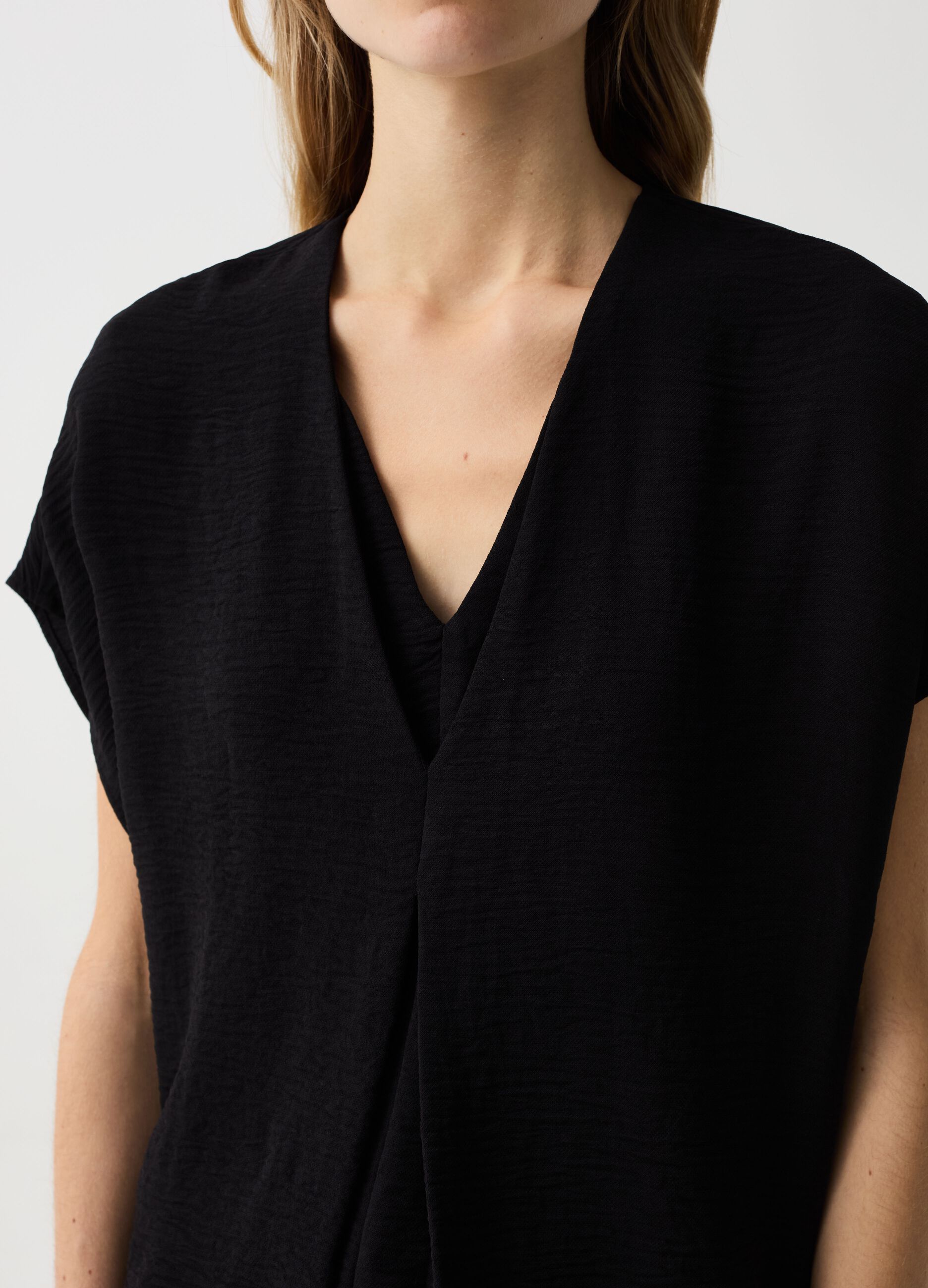 Crinkle-effect blouse with V neck