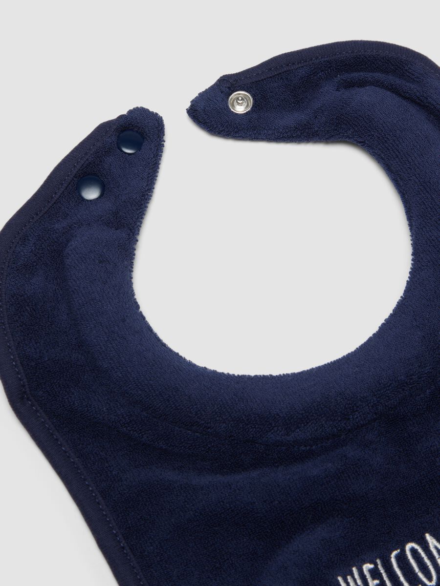 2-pack blue and white organic cotton-blend bibs with embroidery_1