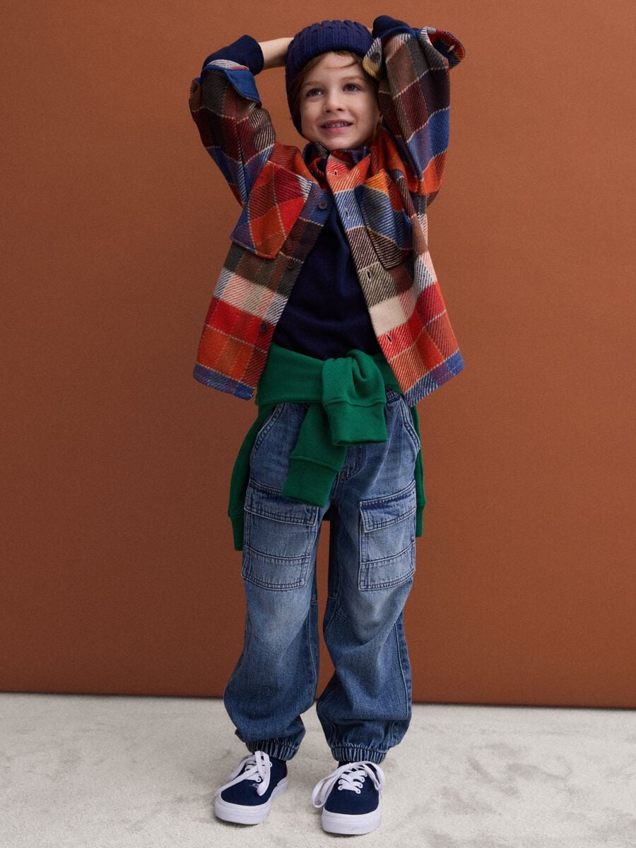 Jogger denim blu in misto cotone e viscosa relaxed fit per bambino_1