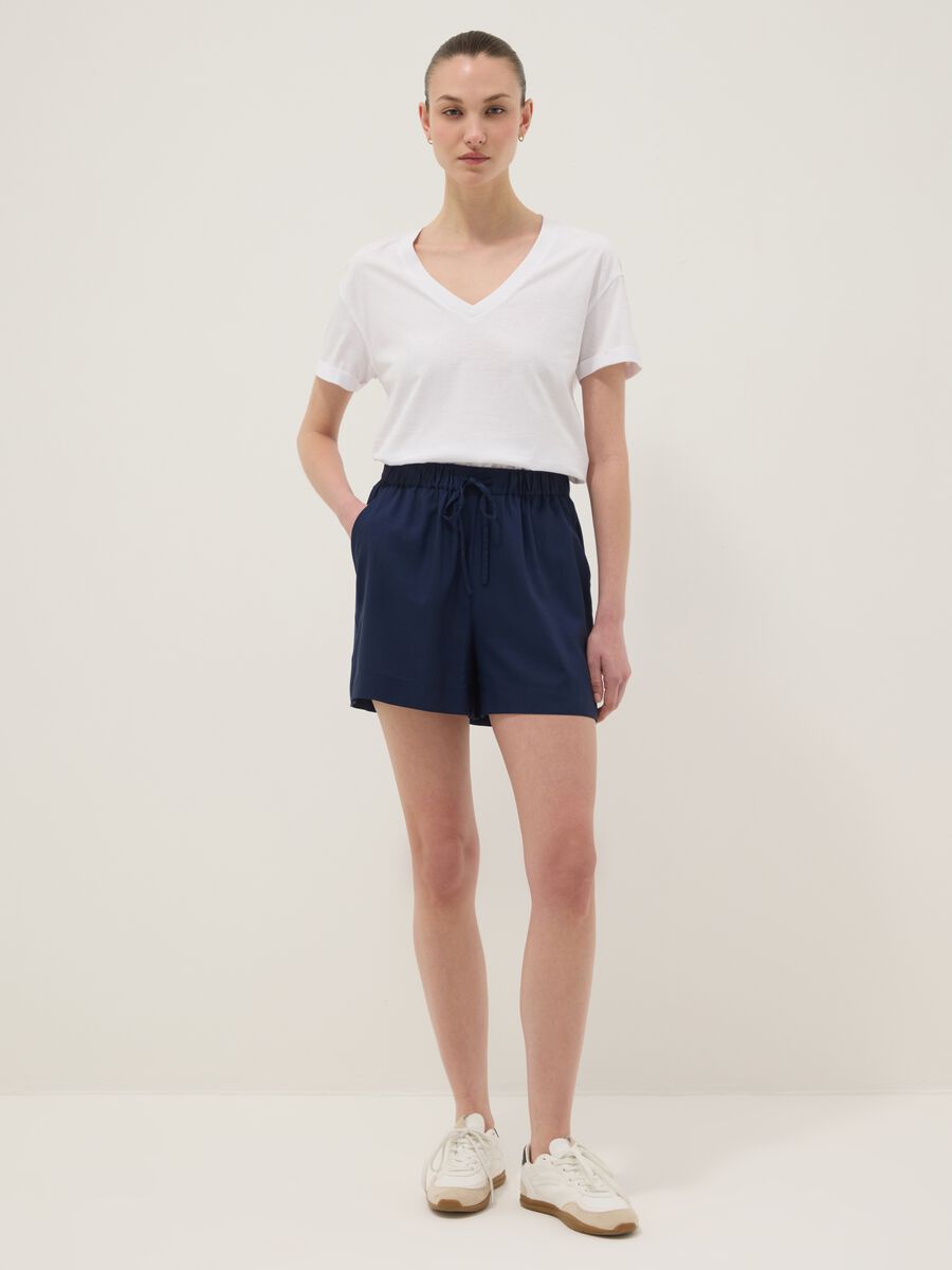 Shorts blu in pura viscosa con vita elastica_0