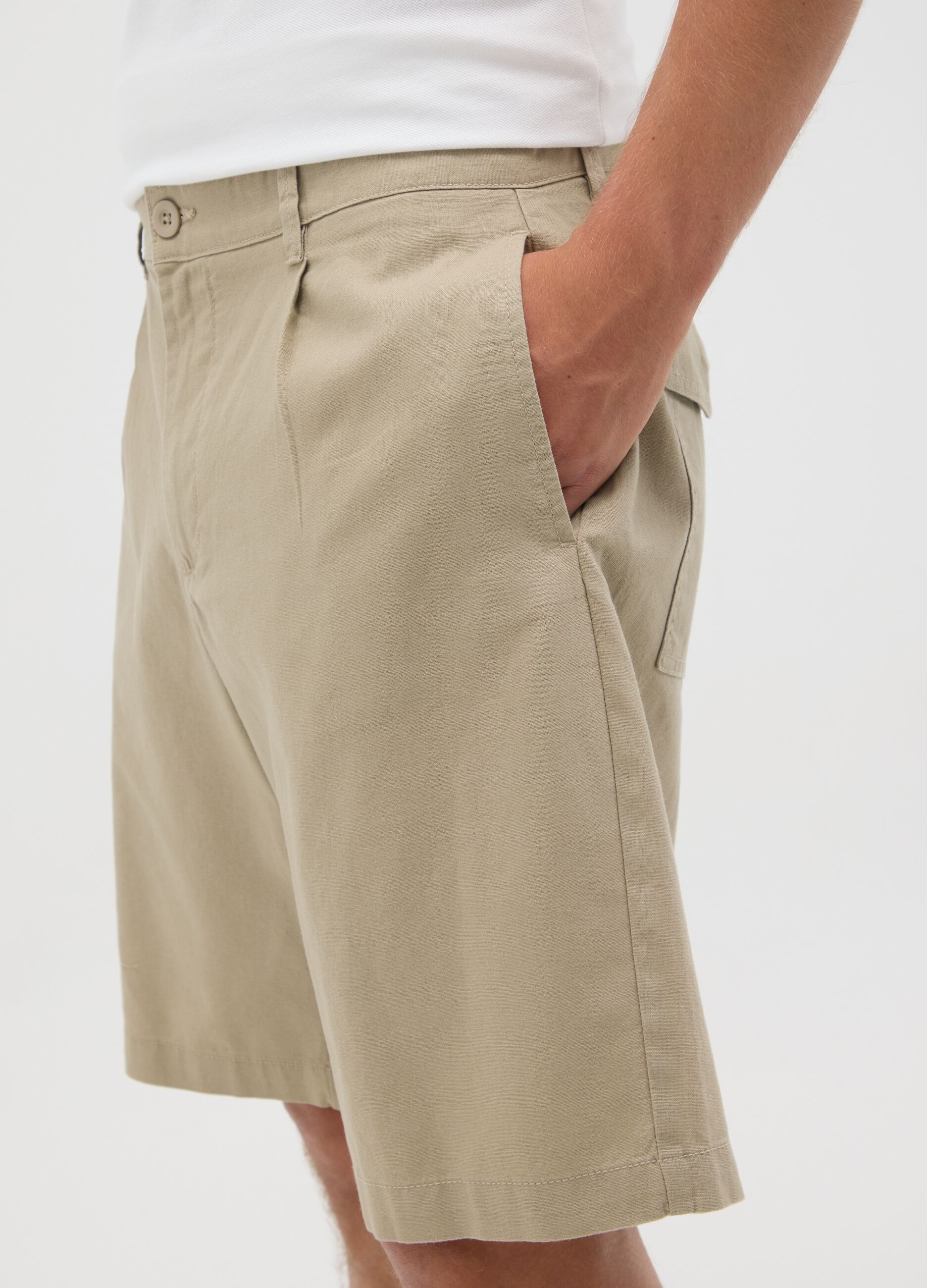 Bermuda da uomo in misto cotone beige regular fit