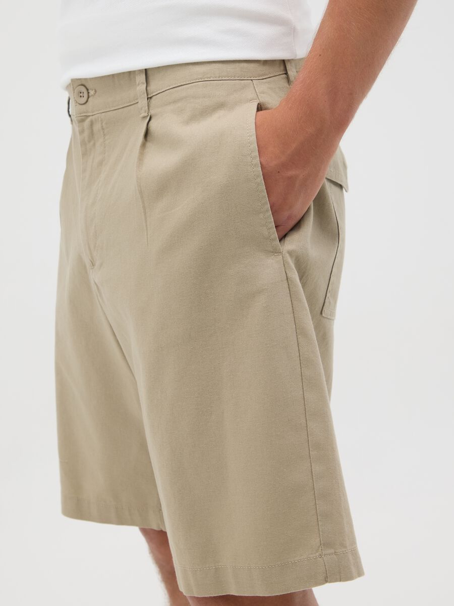 Men's beige regular fit cotton blend shorts_3