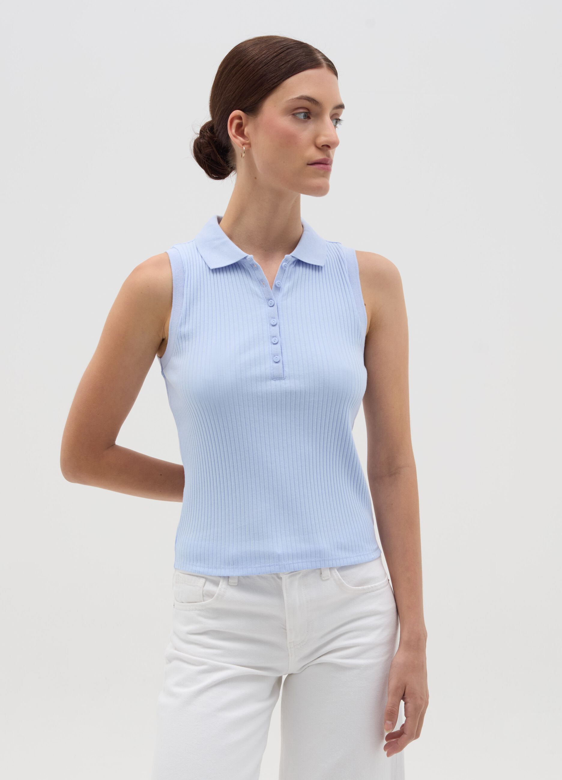 Polo smanicata a costine azzurra