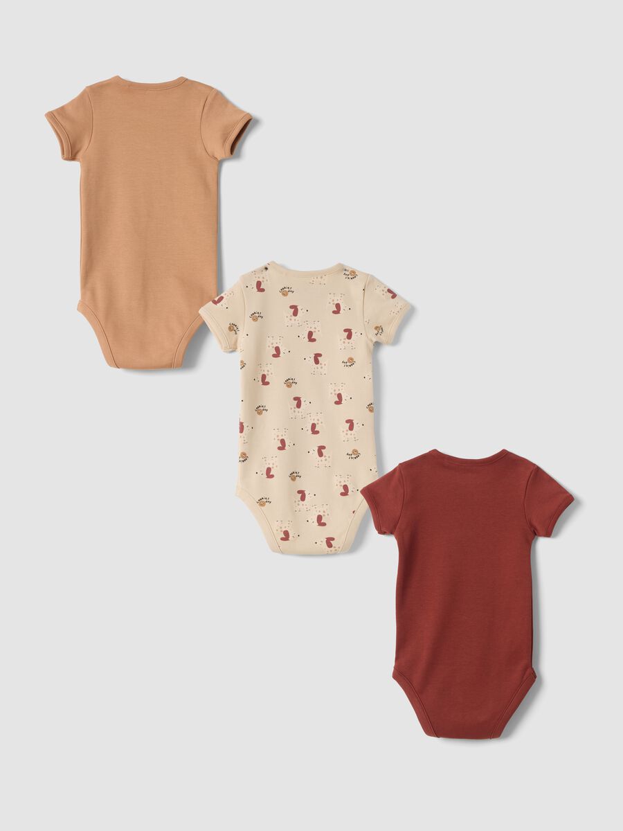 3-pack beige and red organic cotton crew-neck bodysuits_1