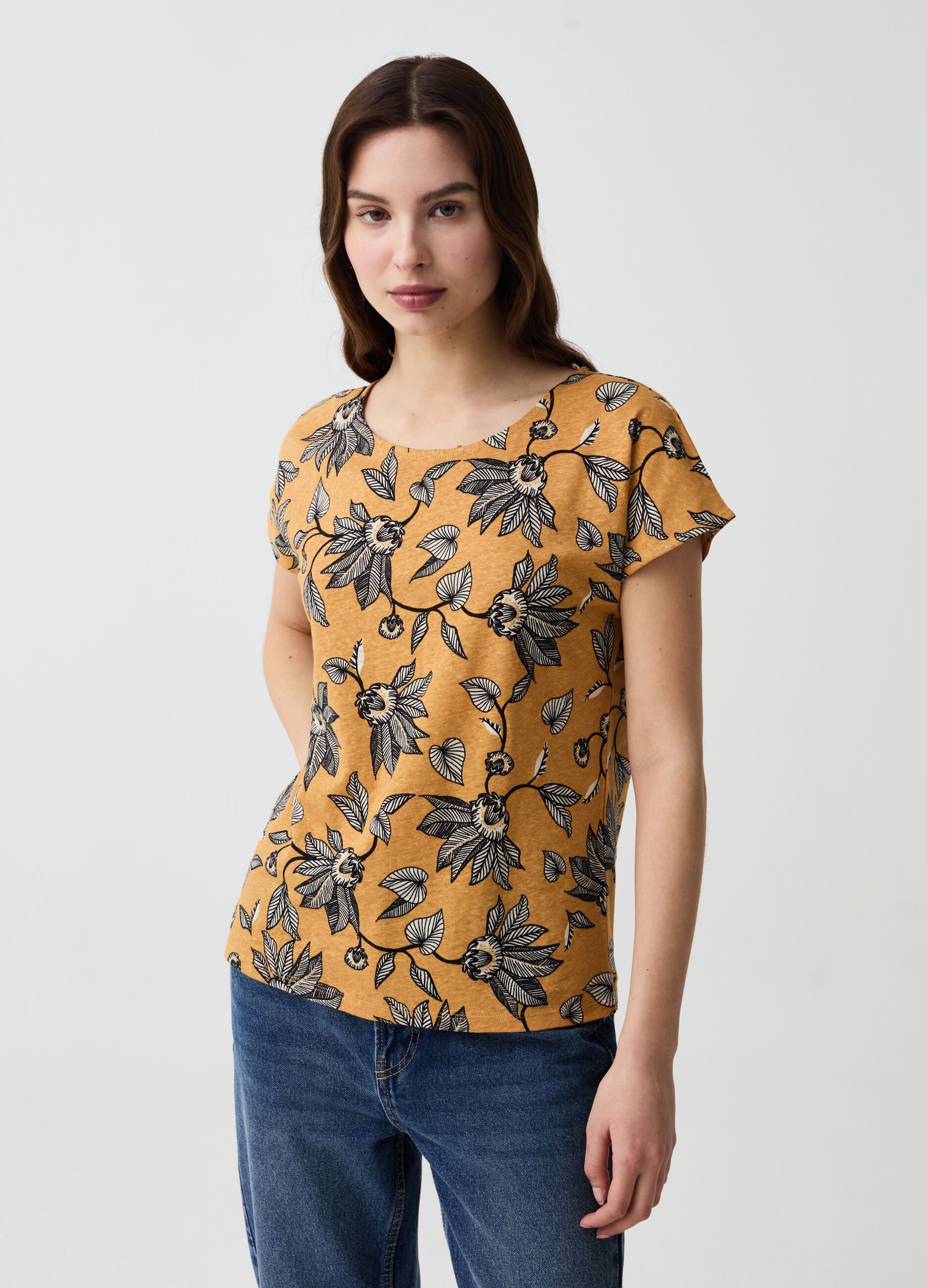 Cotton and linen T-shirt with floral print