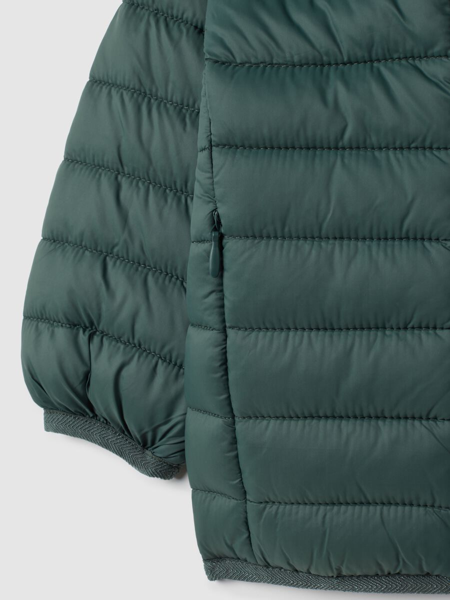 Giubbotto imbottito verde da bambino con cappuccio_3