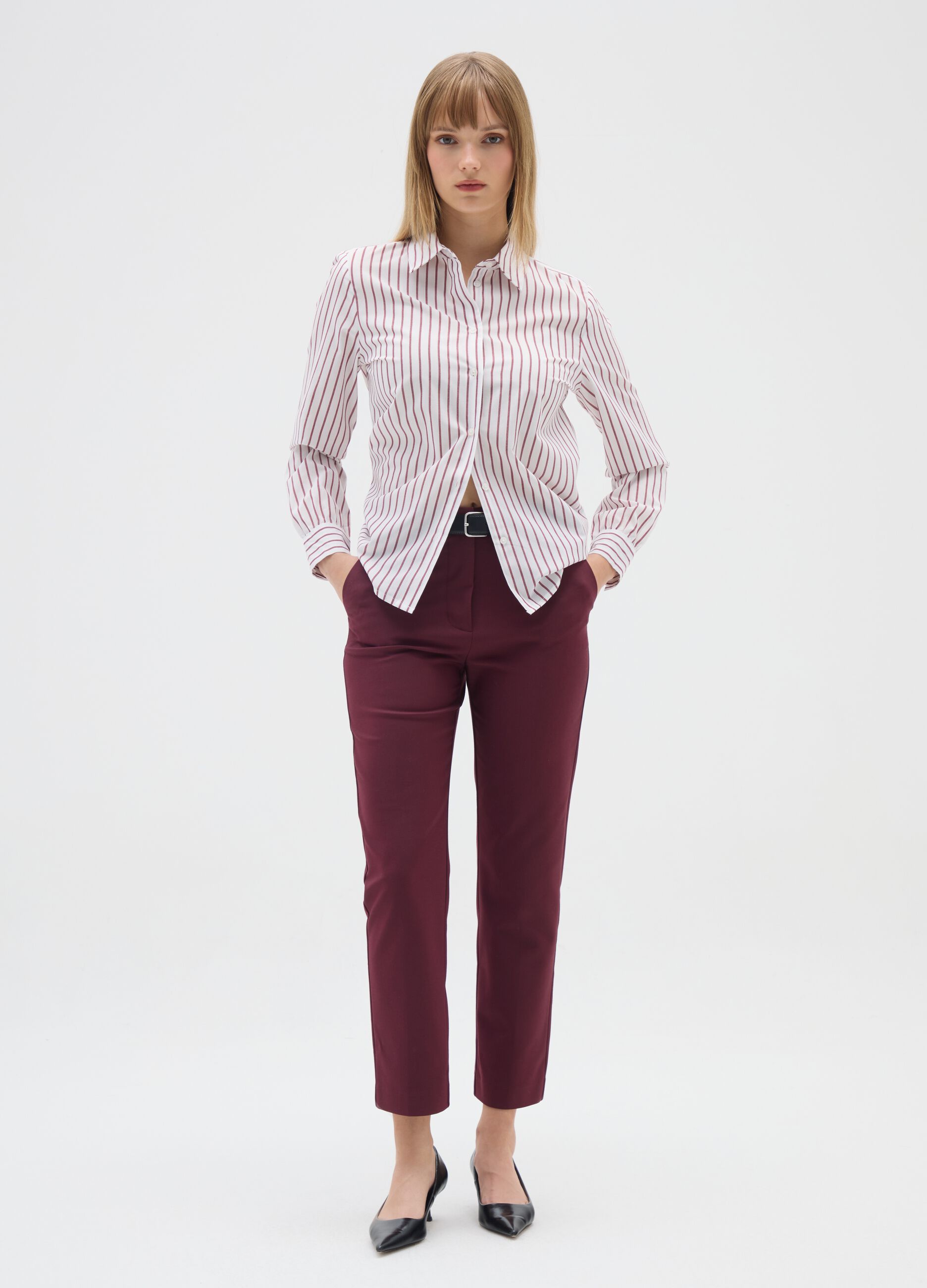 Slim violet trousers in stretchy fabric