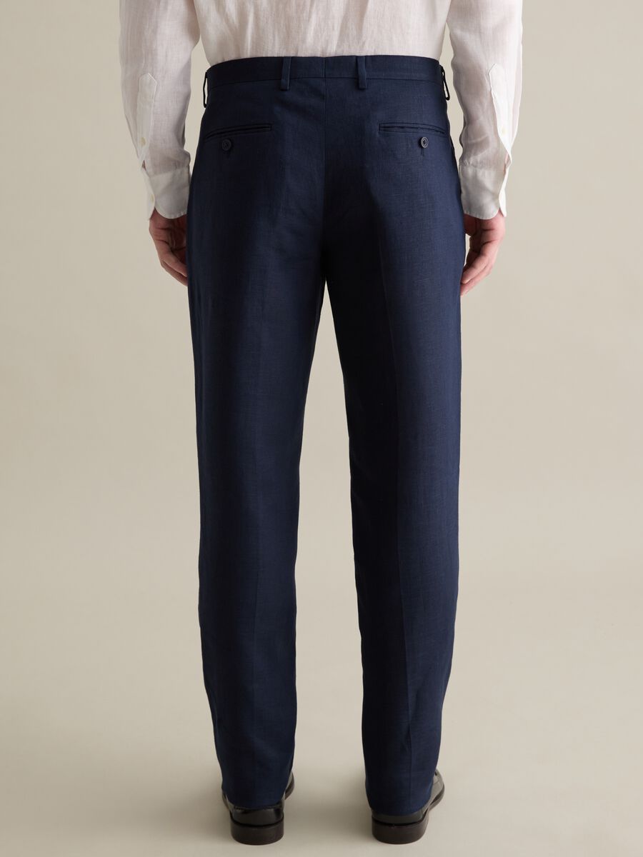 Contemporary regular-fit trousers in linen_3