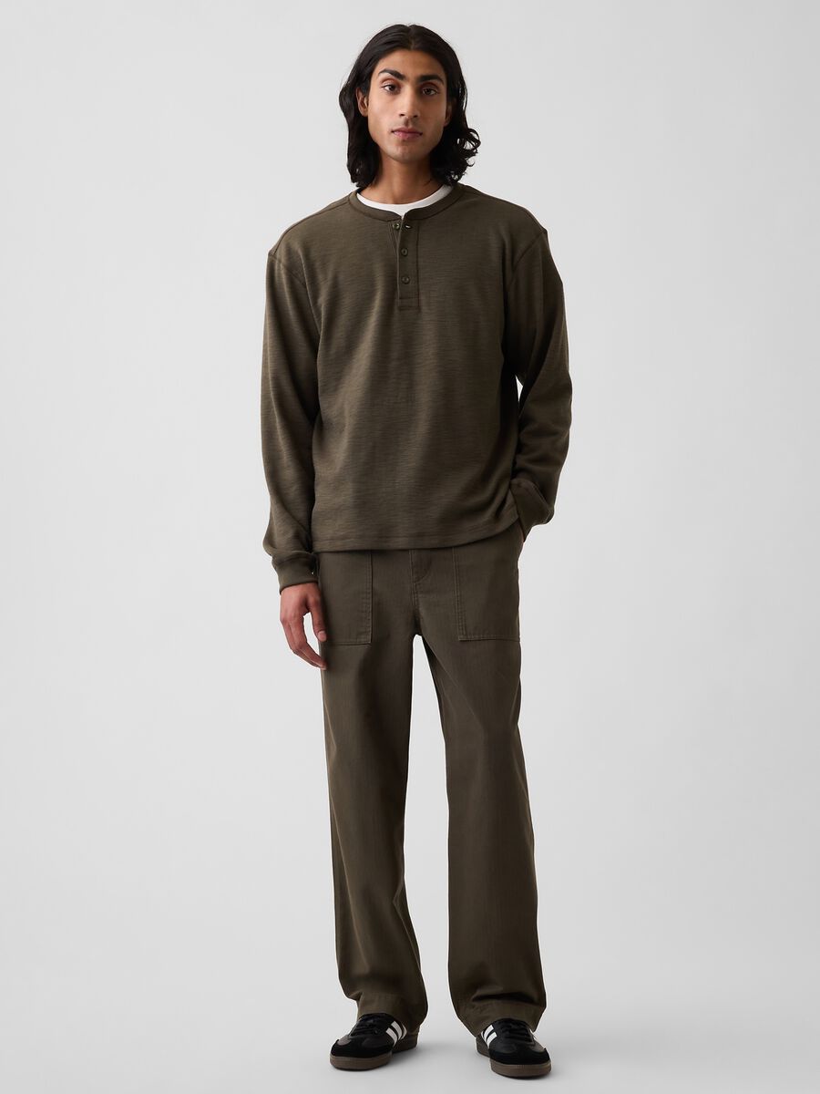 Pantaloni giallo ocra in puro cotone con tasche applicate_0