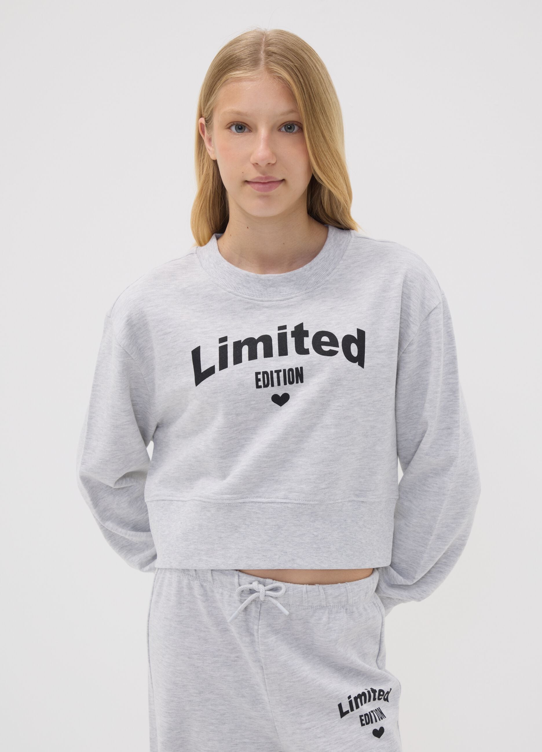 Grey organic cotton sweatshirt with front print for girls