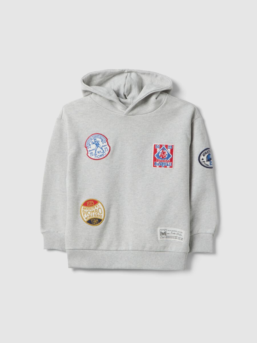 Felpa in misto cotone grigia da bambino regular fit con patch_0