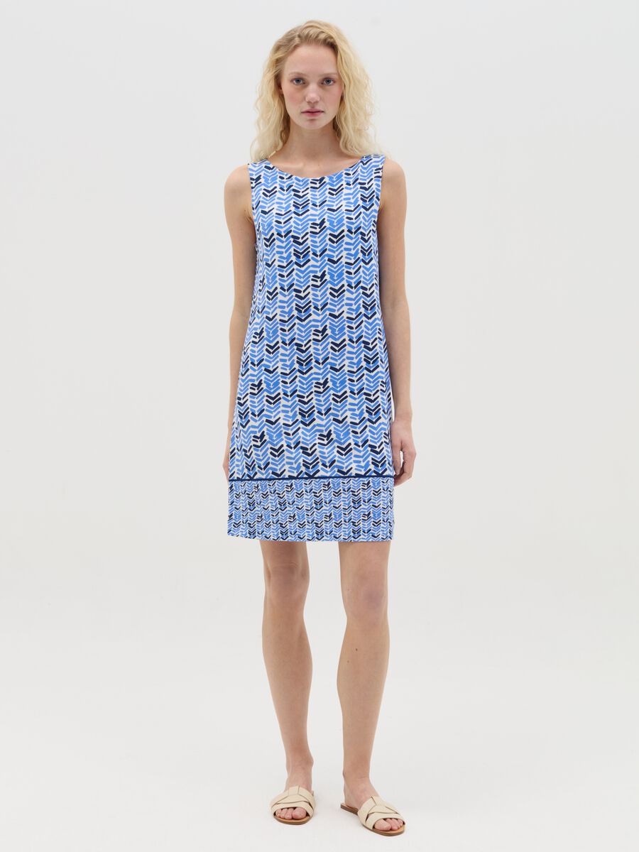 Short light blue dress with geometric pattern_0