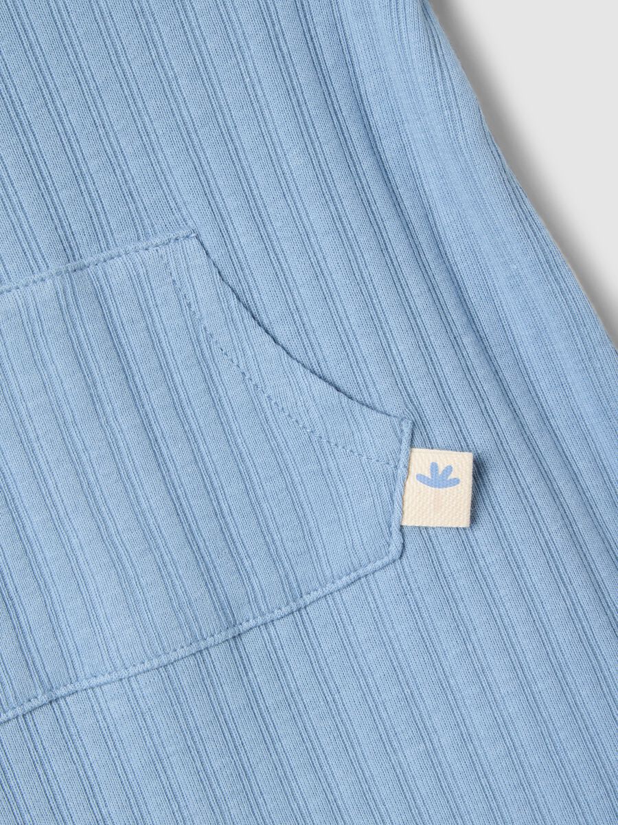 Pagliaccetto in puro cotone azzurro a coste da neonato con bottoni_2