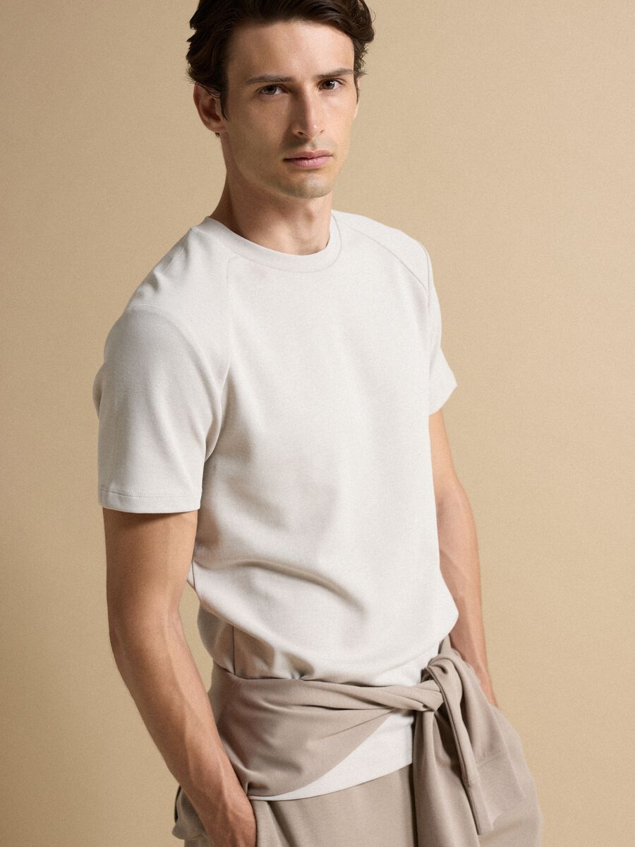 T-shirt grigia in misto cotone traspirante e ad asciugatura rapida_0