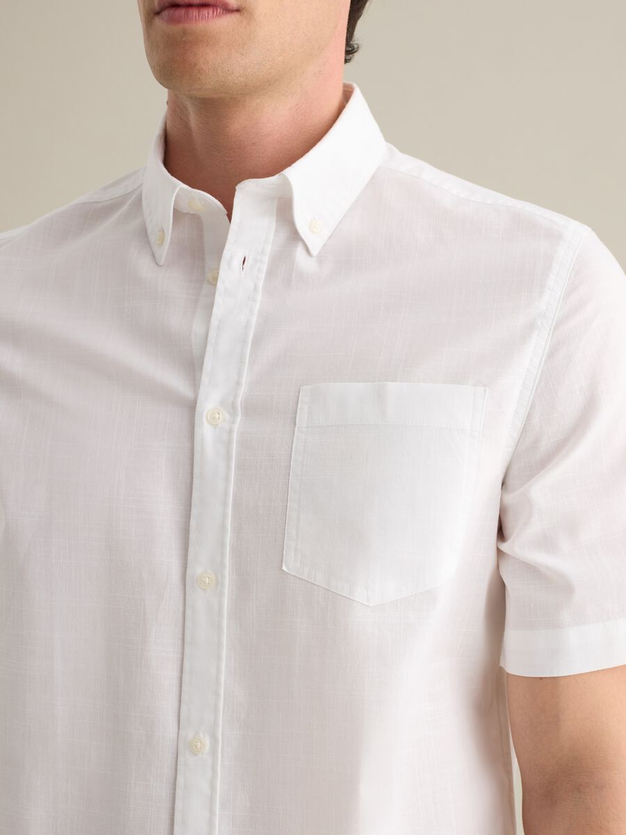 Men's white pure cotton regular fit shirt with chest pocket_2